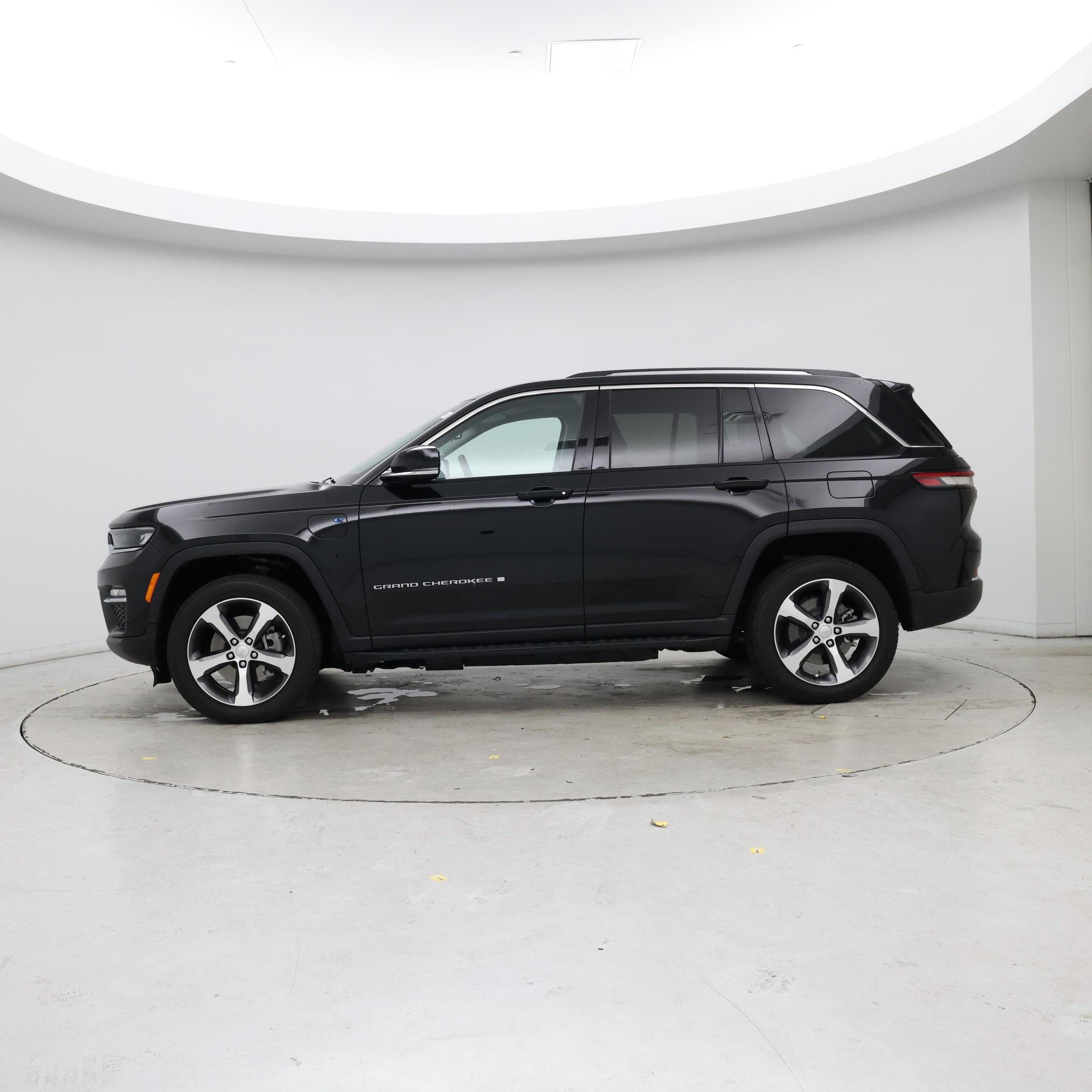 Thumbnail: 2023 Jeep Grand Cherokee - 3