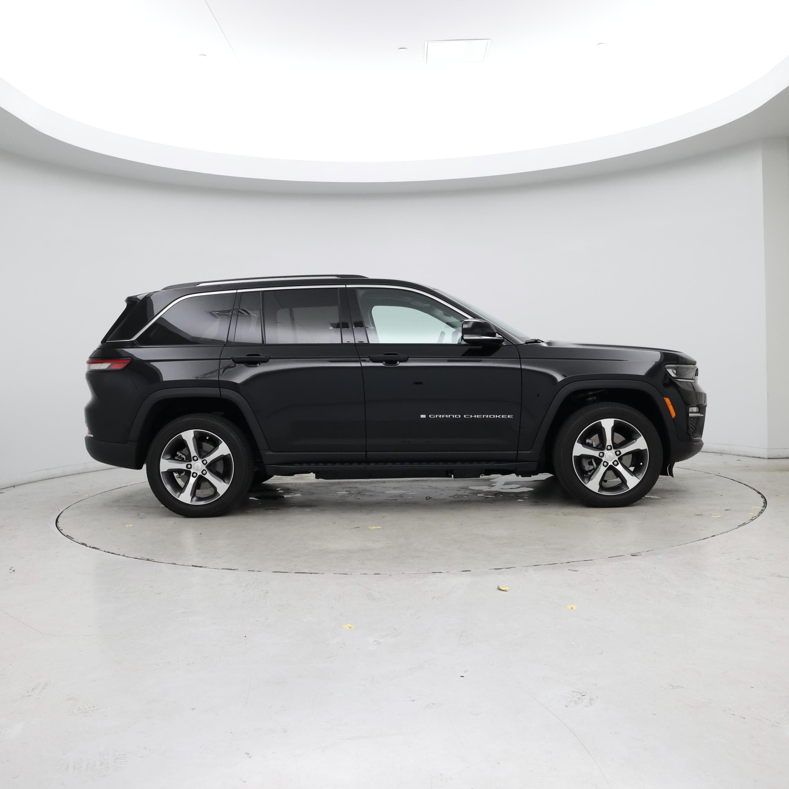 Thumbnail: 2023 Jeep Grand Cherokee - 7