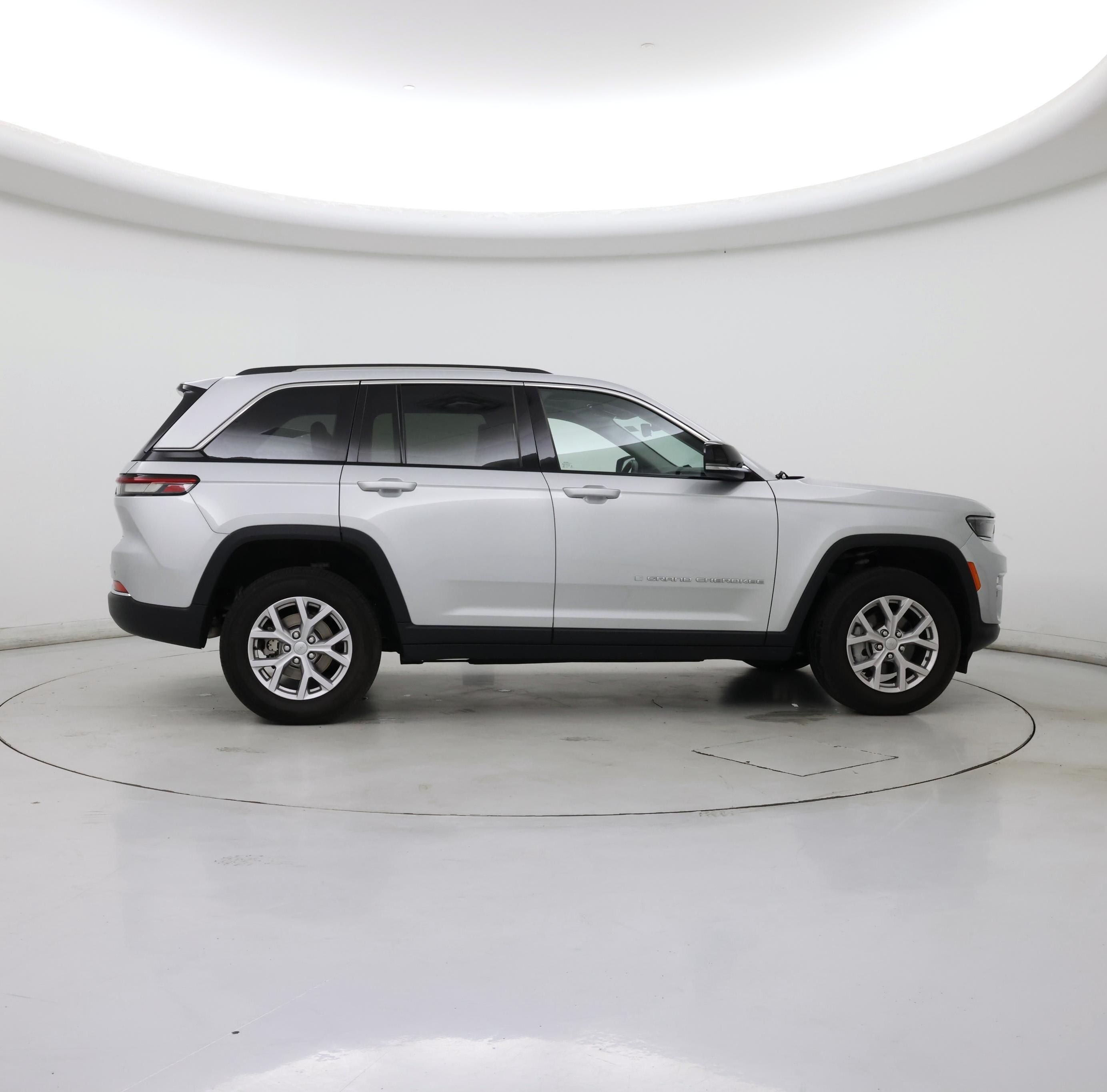 Thumbnail: 2022 Jeep Grand Cherokee - 7