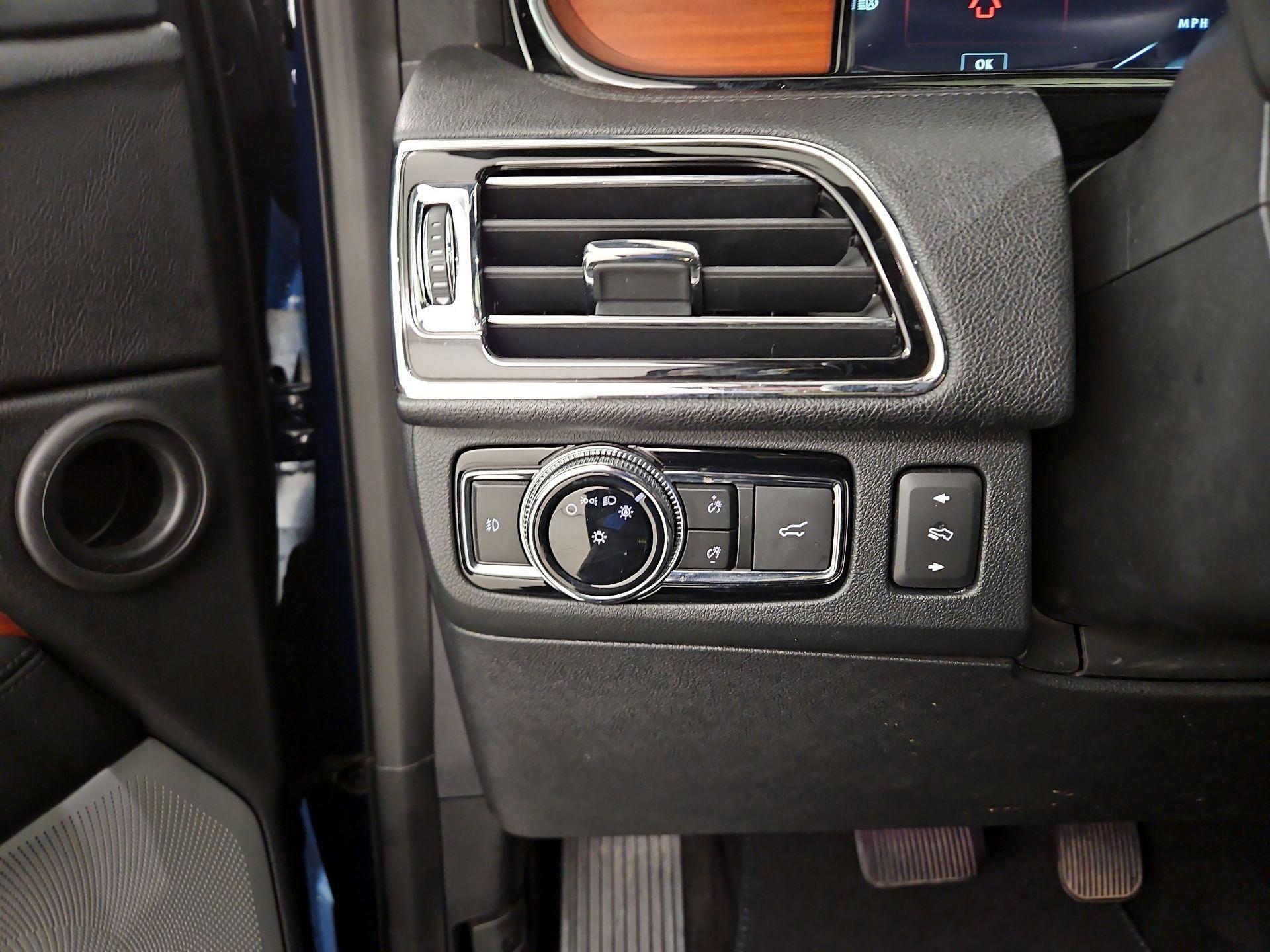 Thumbnail: 2020 Lincoln Navigator - 13