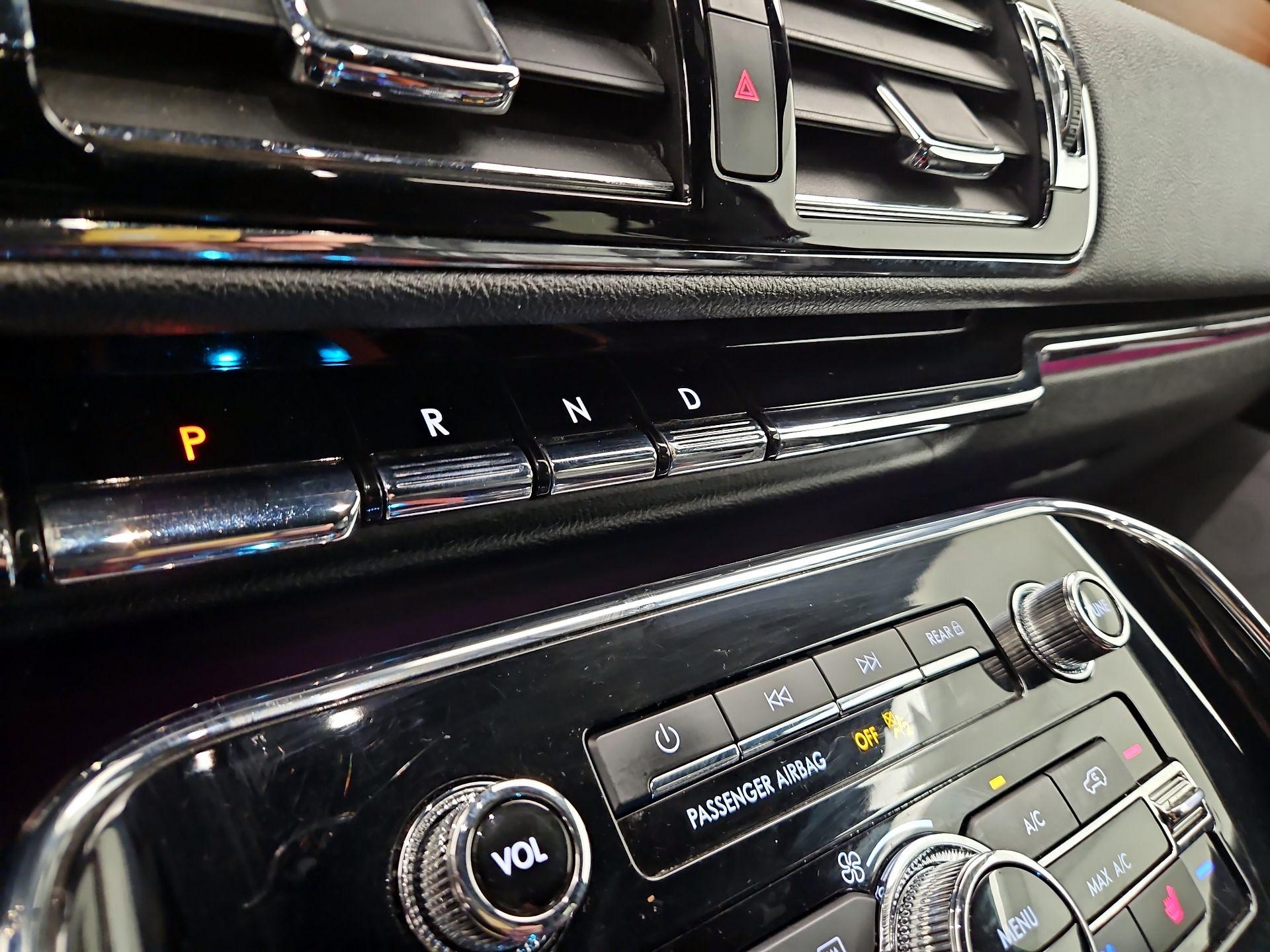 Thumbnail: 2020 Lincoln Navigator - 18