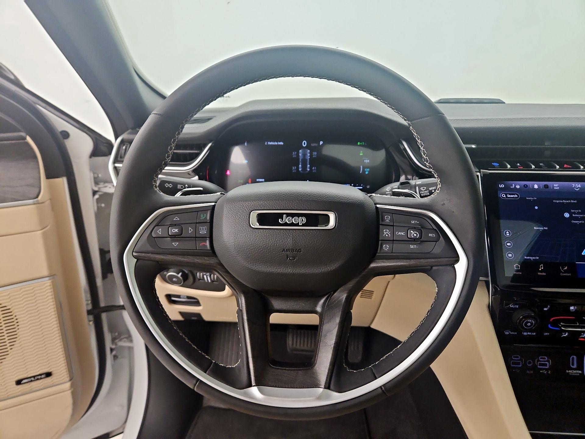 Thumbnail: 2023 Jeep Grand Cherokee - 10