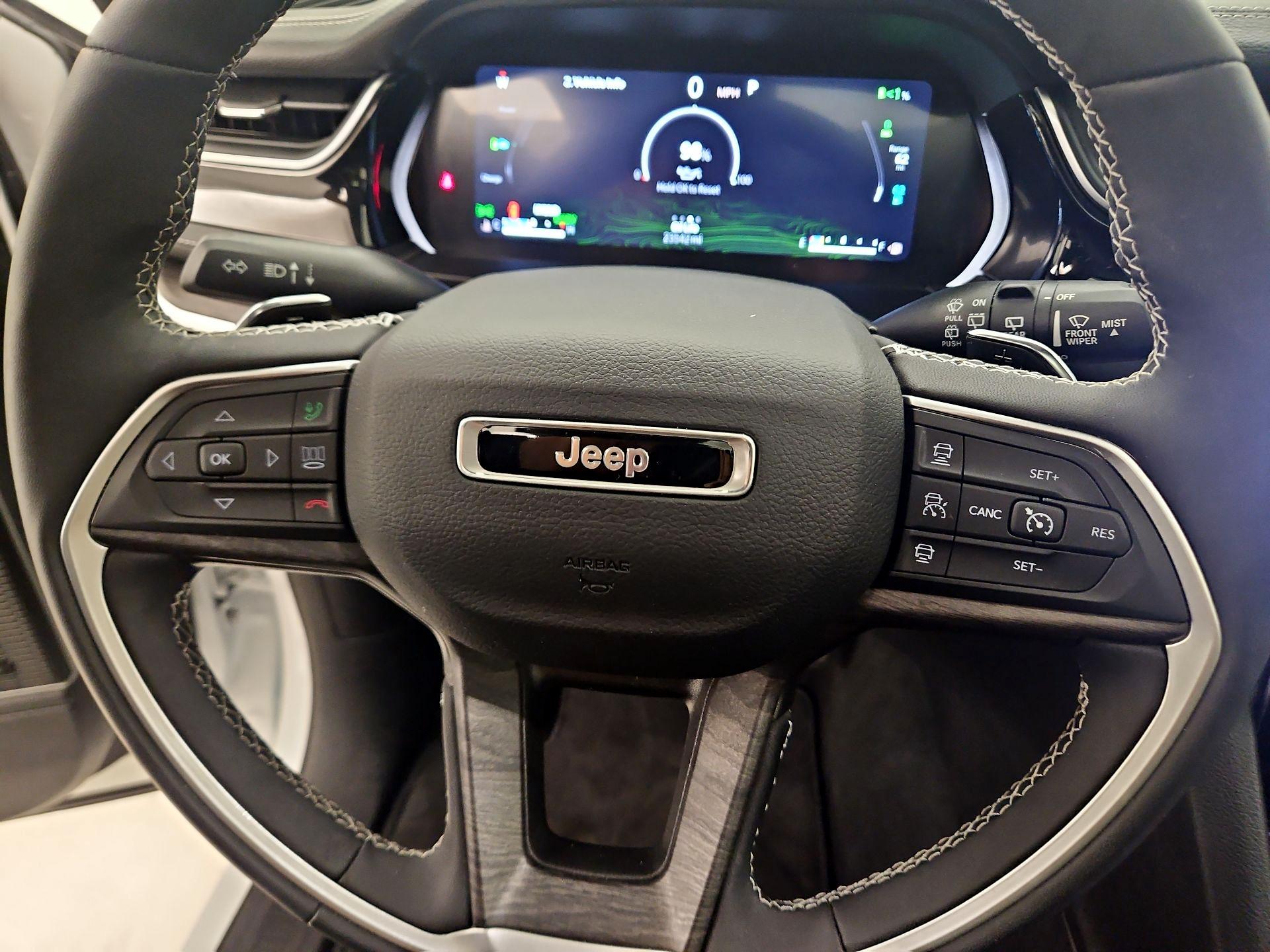 Thumbnail: 2023 Jeep Grand Cherokee - 10