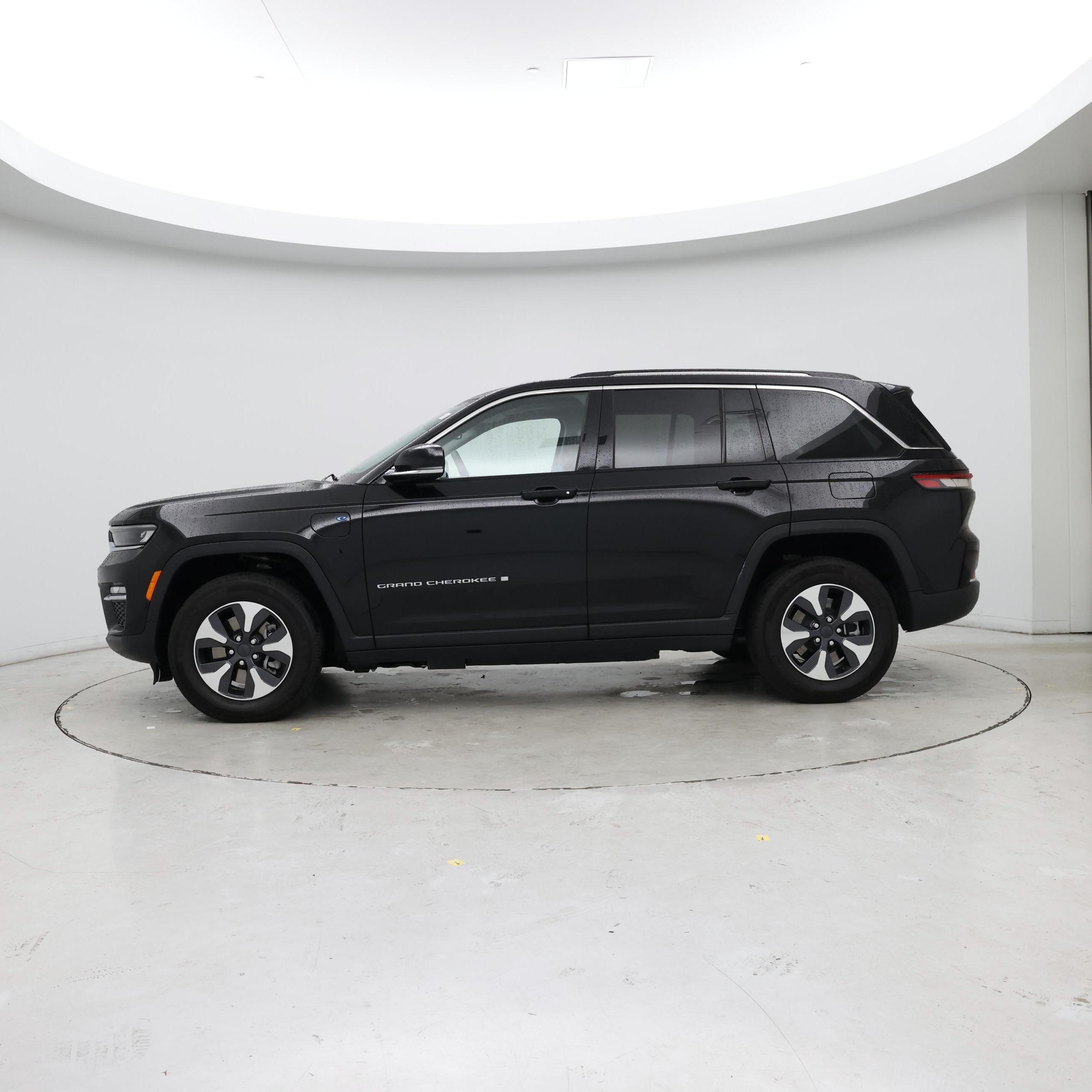 Thumbnail: 2023 Jeep Grand Cherokee - 3