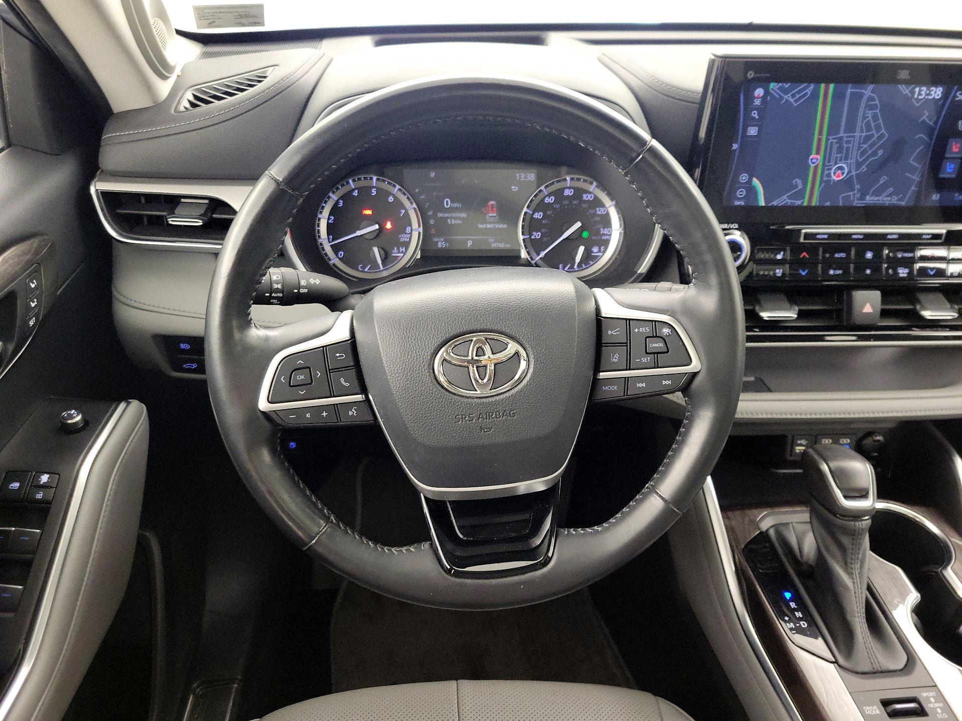Thumbnail: 2022 Toyota Highlander - 10