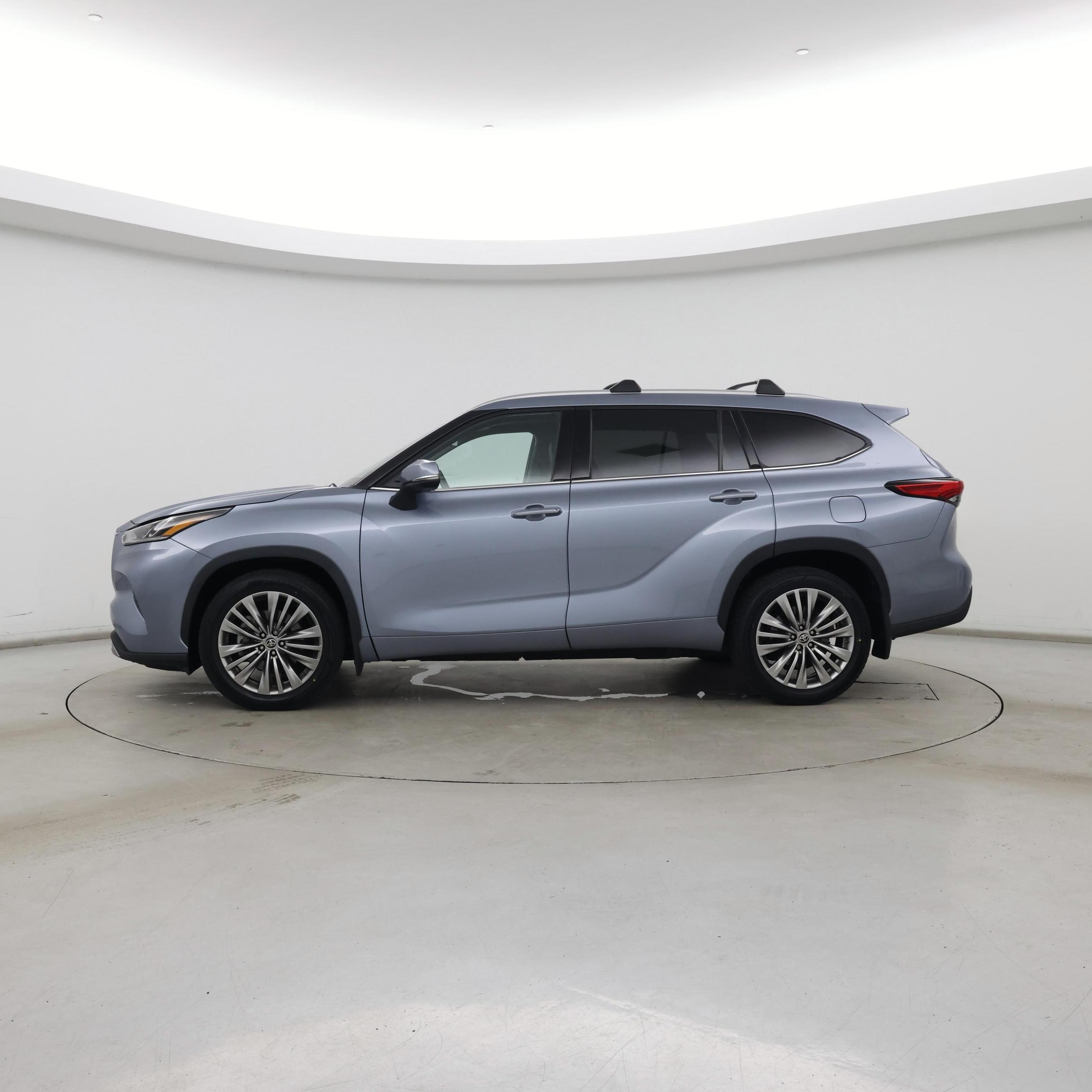 Thumbnail: 2022 Toyota Highlander - 3