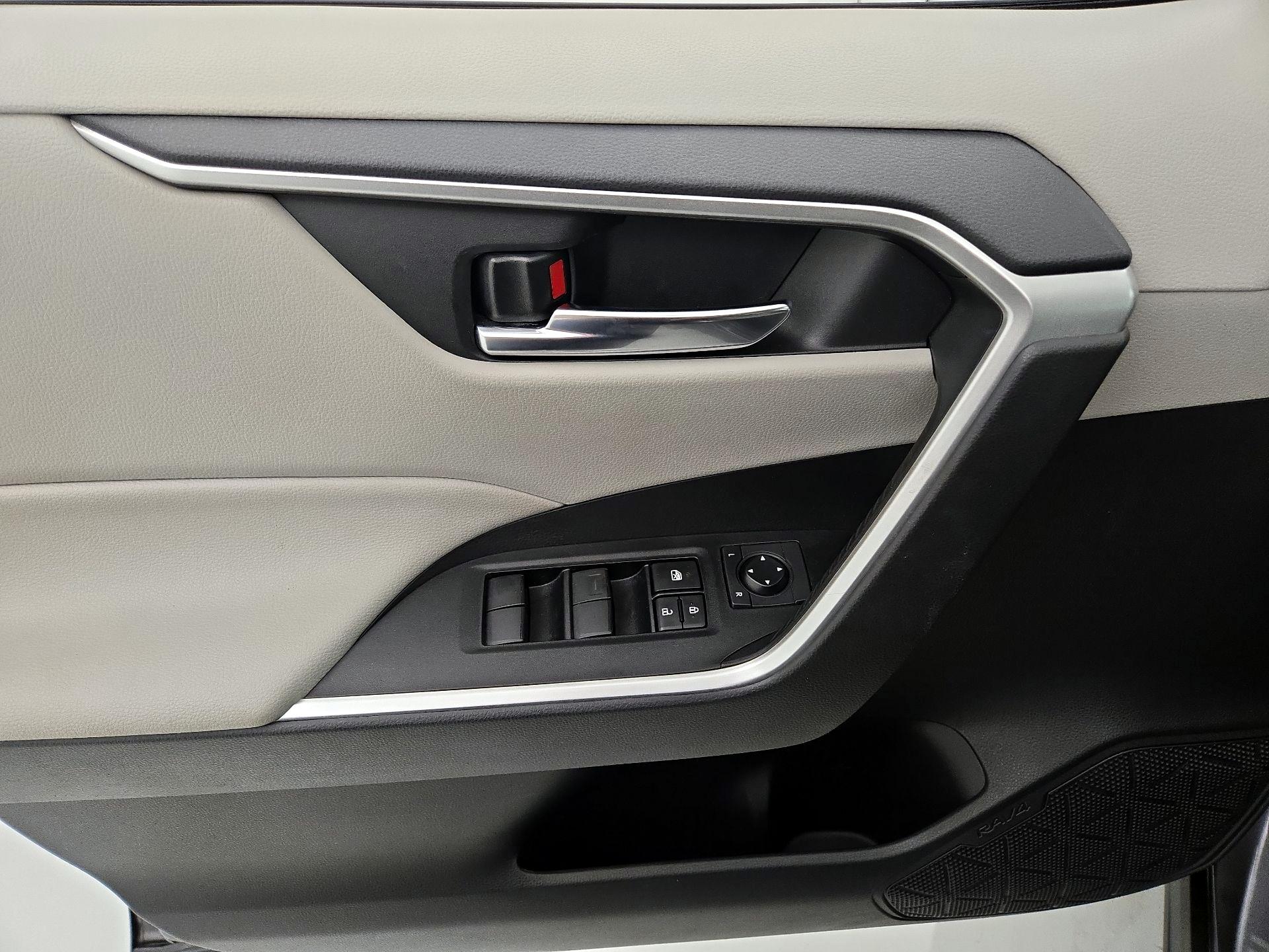 Thumbnail: 2021 Toyota RAV4 - 12