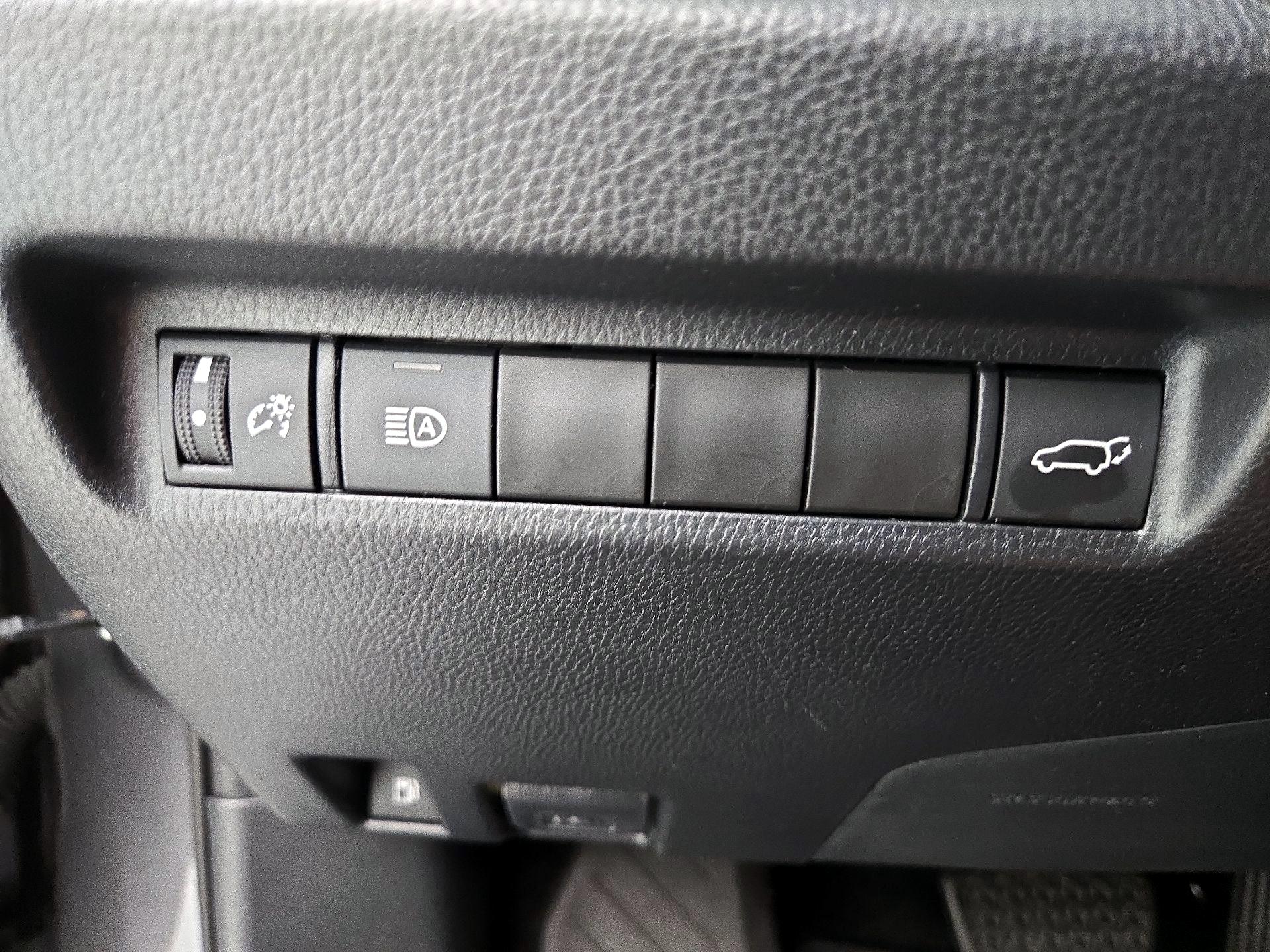 Thumbnail: 2021 Toyota RAV4 - 13