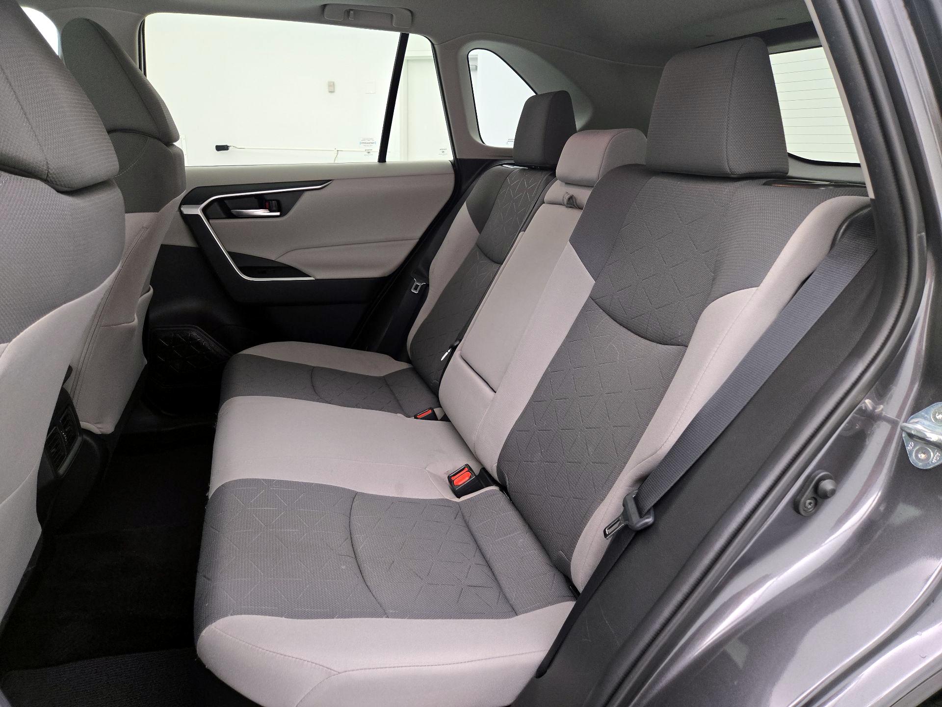 Thumbnail: 2021 Toyota RAV4 - 20