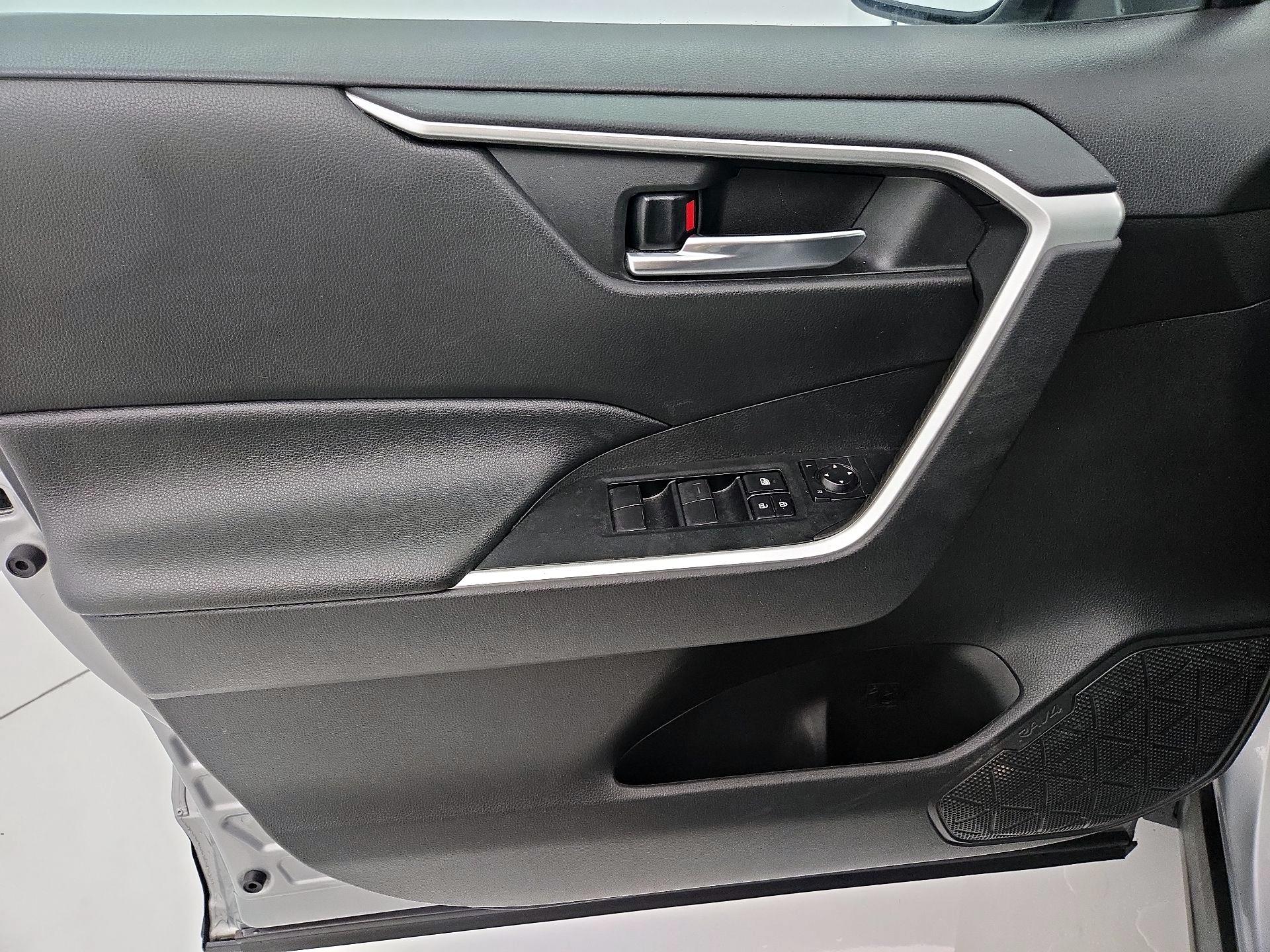 Thumbnail: 2021 Toyota RAV4 - 12
