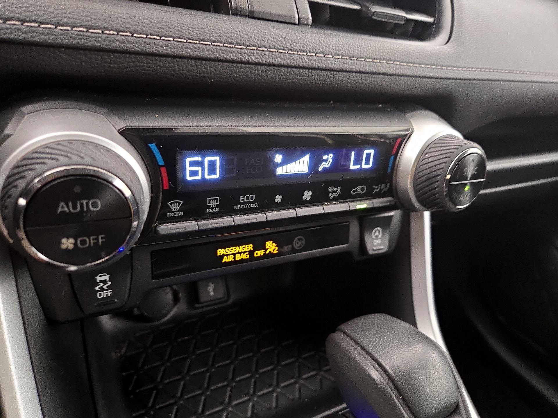 Thumbnail: 2021 Toyota RAV4 - 16