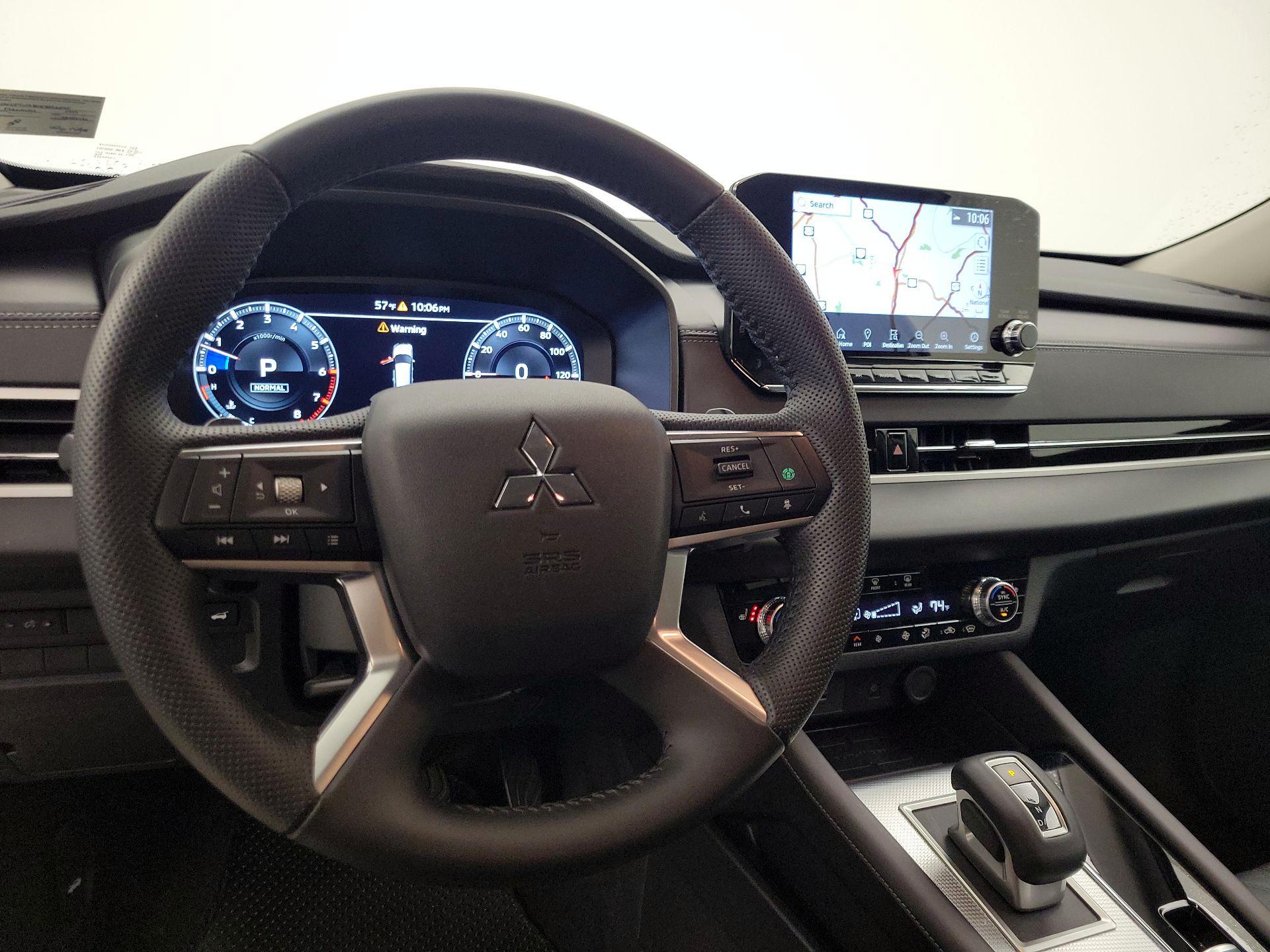 Thumbnail: 2024 Mitsubishi Outlander - 10