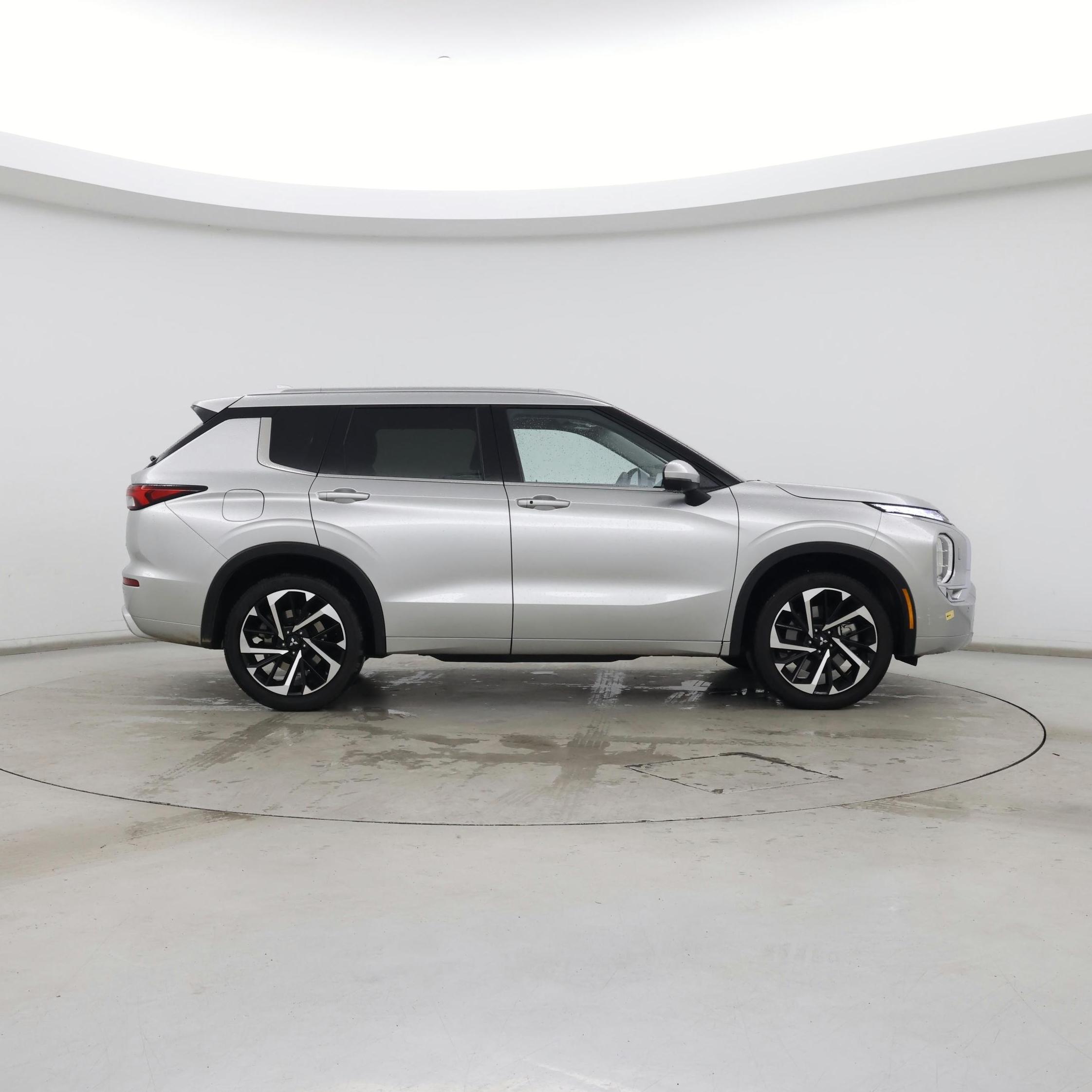Thumbnail: 2024 Mitsubishi Outlander - 7