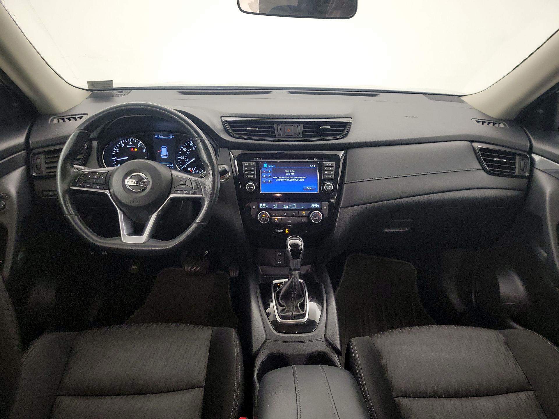 Thumbnail: 2017 Nissan Rogue - 9