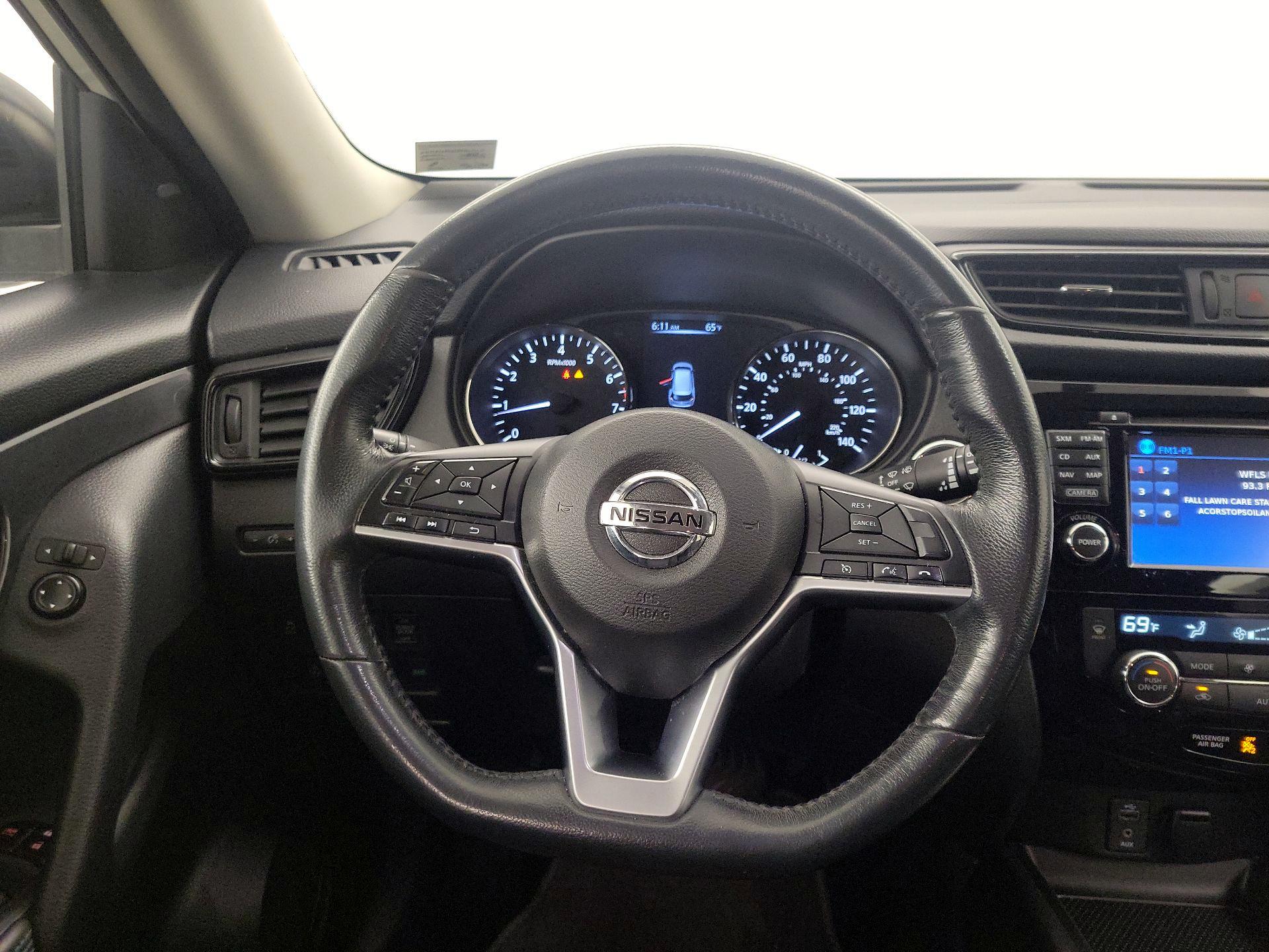 Thumbnail: 2017 Nissan Rogue - 10