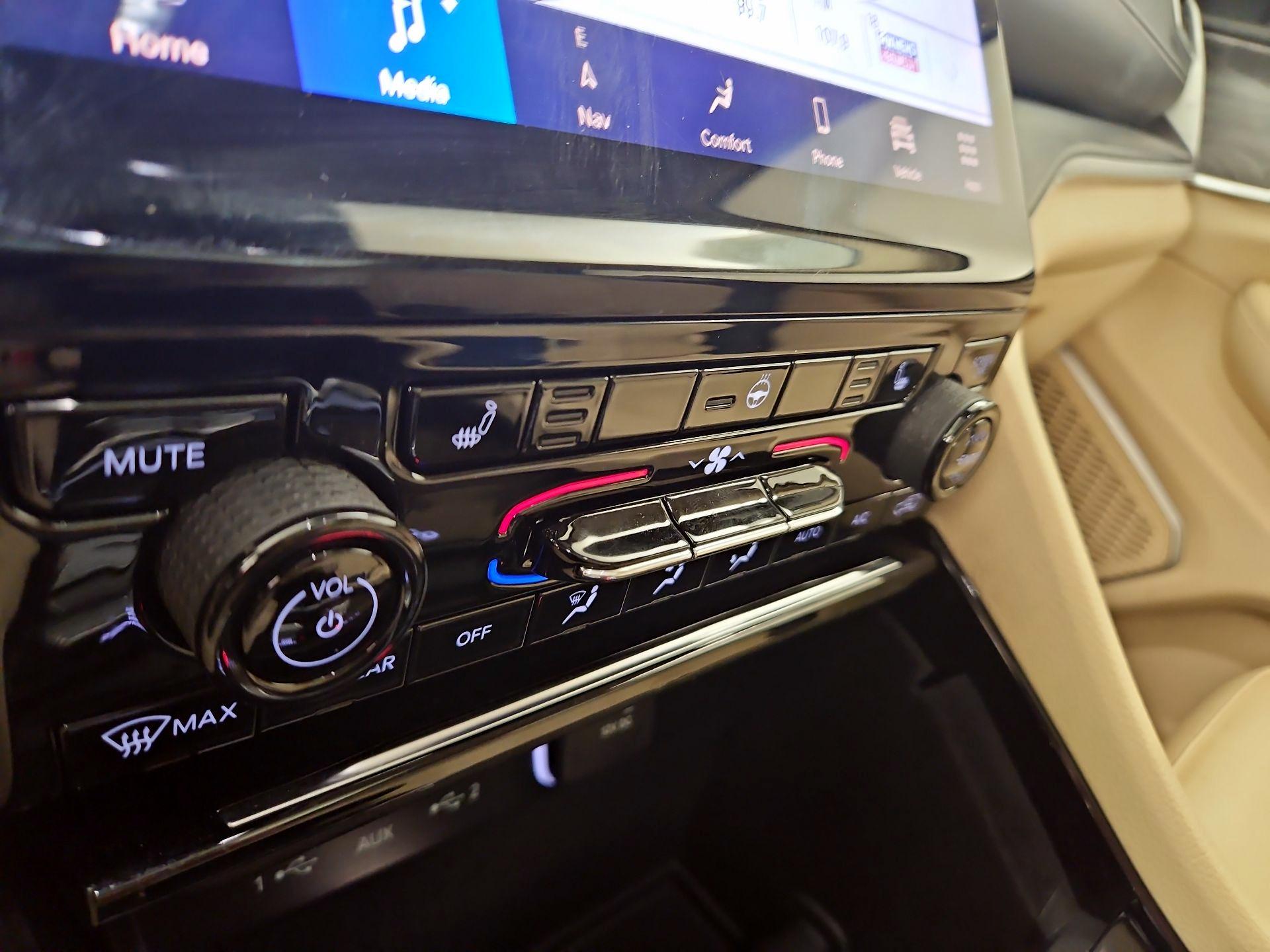 Thumbnail: 2022 Jeep Grand Cherokee L - 17