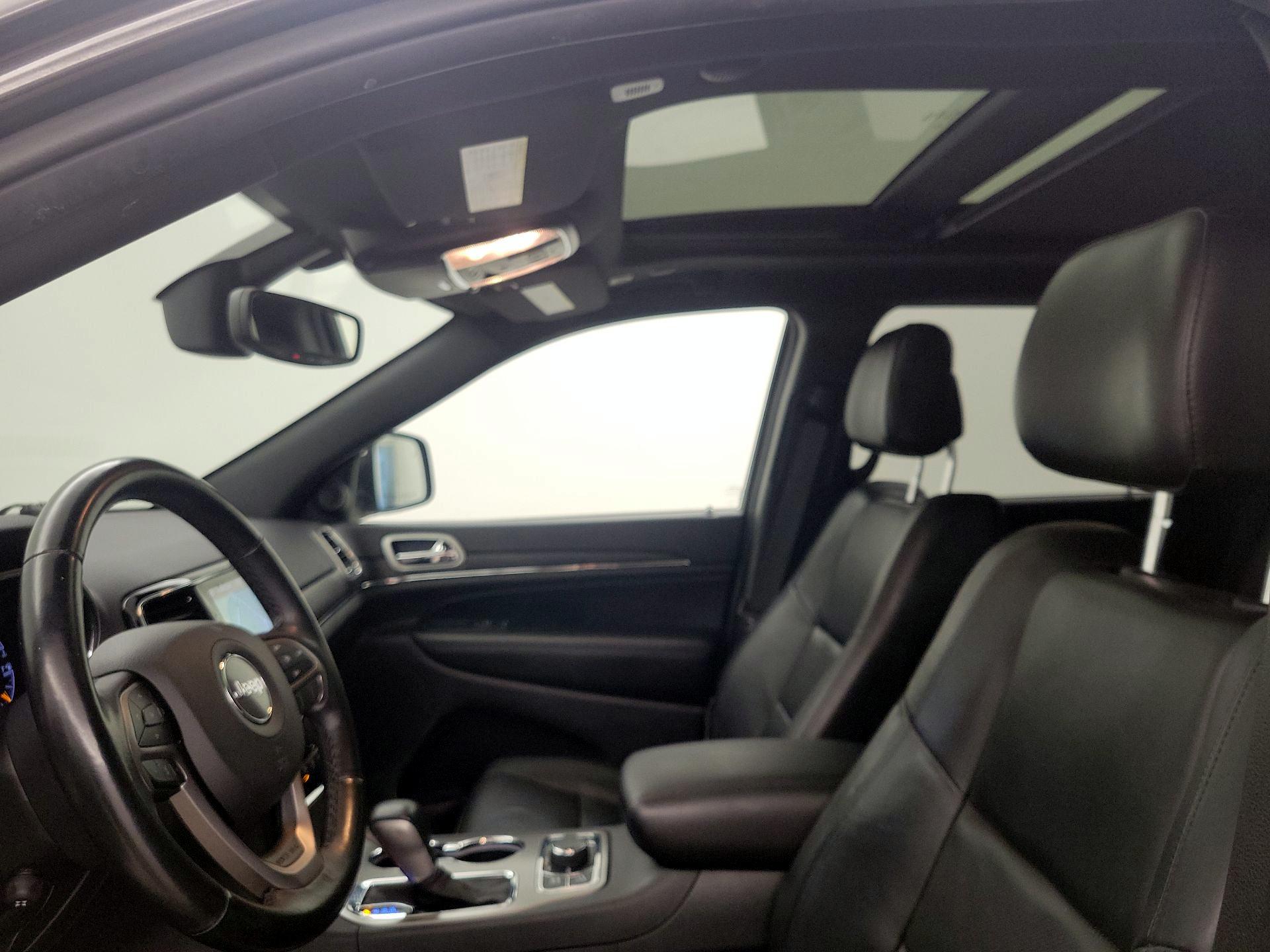 Thumbnail: 2020 Jeep Grand Cherokee - 20