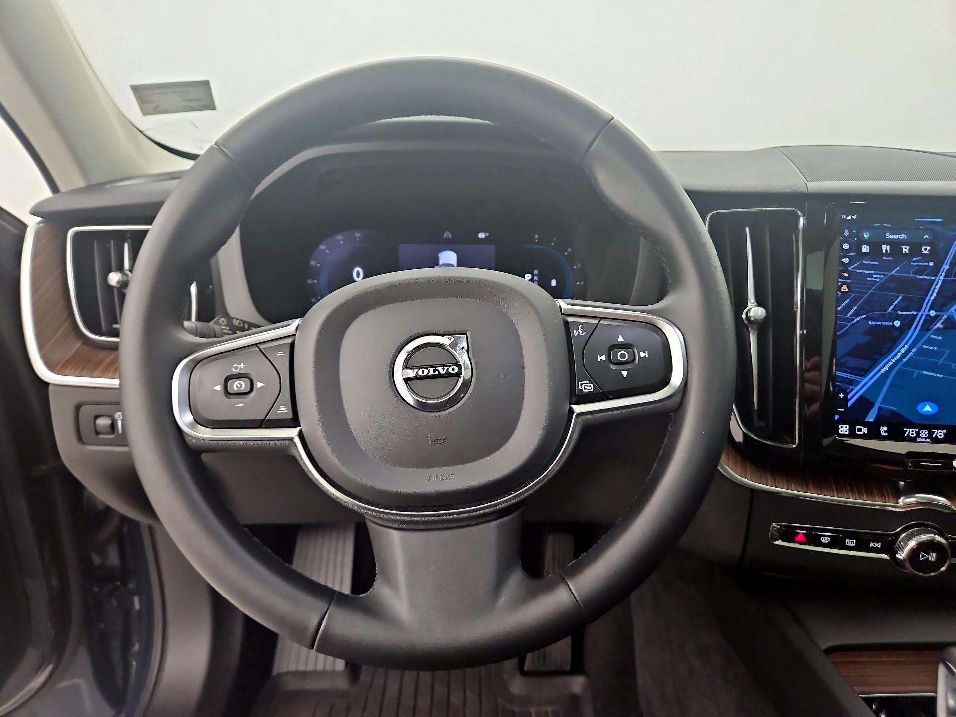Thumbnail: 2022 Volvo XC60 - 10
