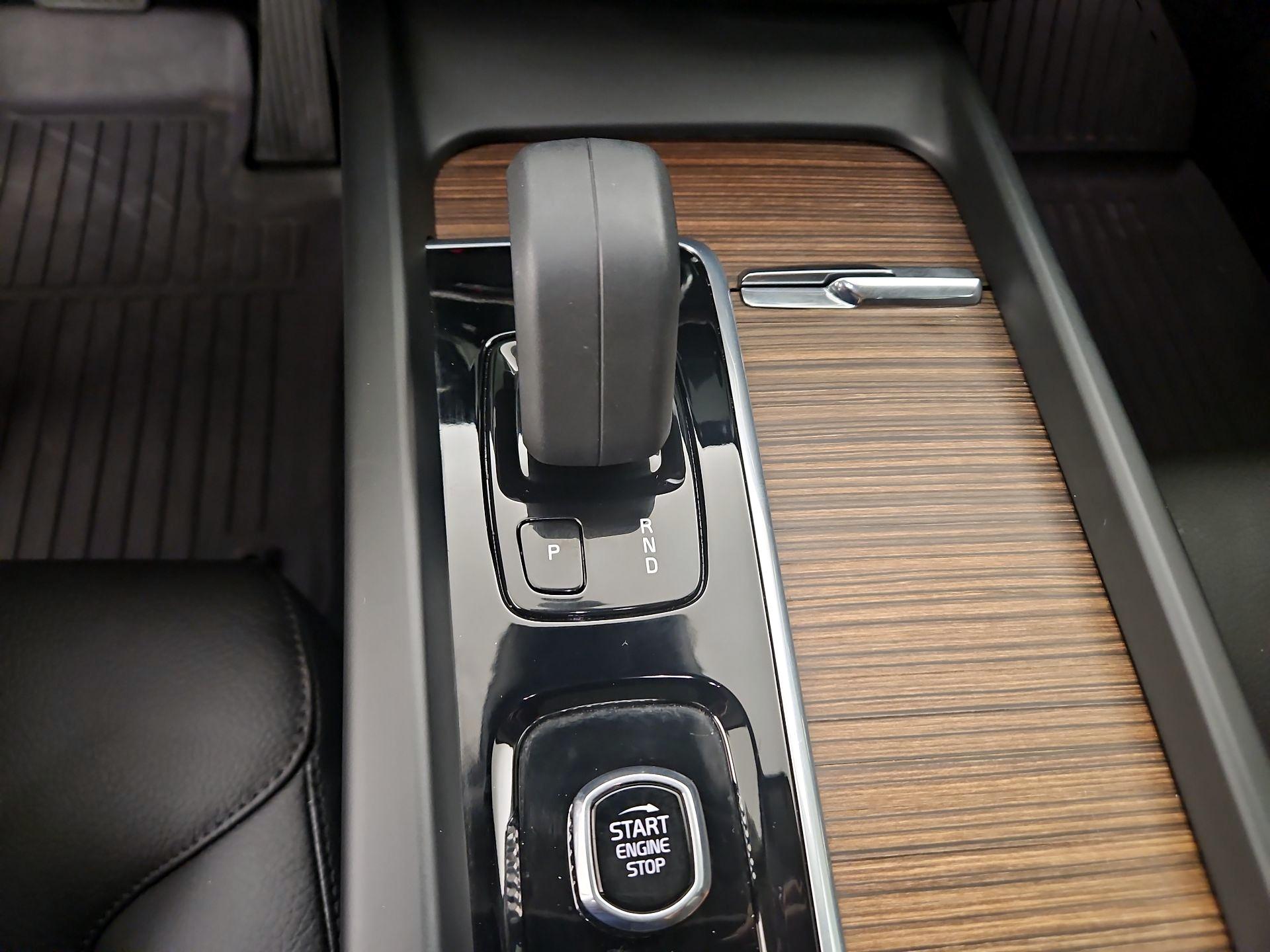 Thumbnail: 2022 Volvo XC60 - 18