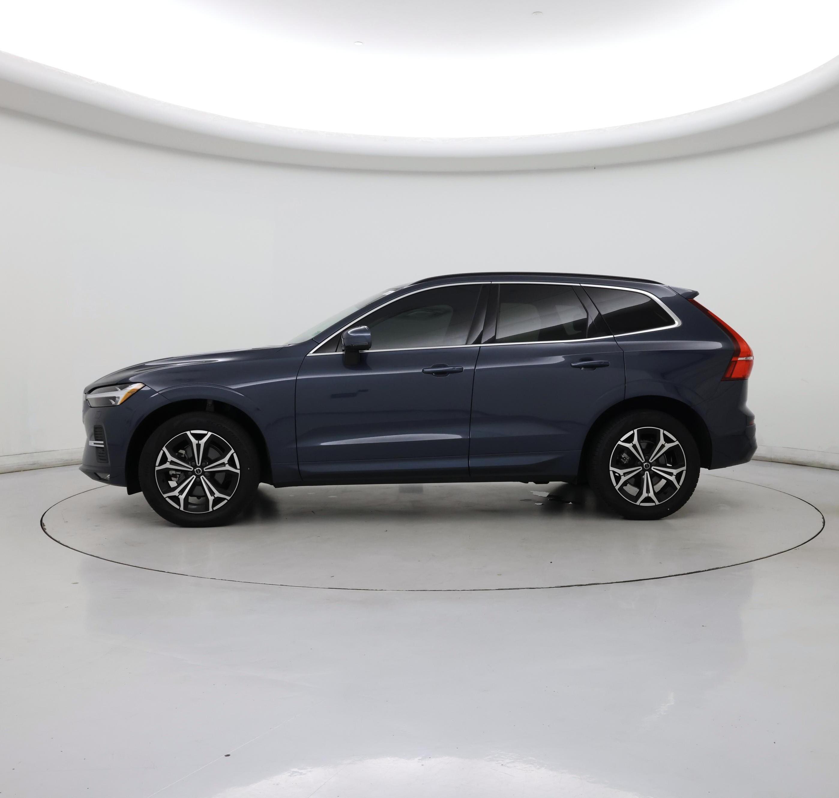 Thumbnail: 2022 Volvo XC60 - 3