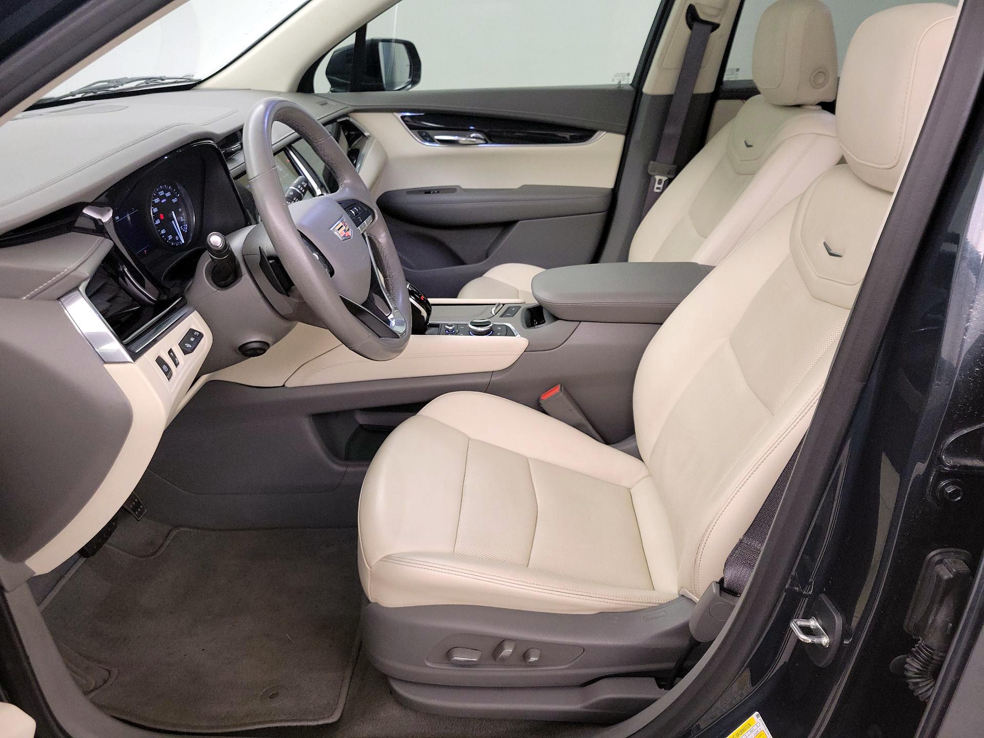 Thumbnail: 2021 Cadillac XT6 - 11