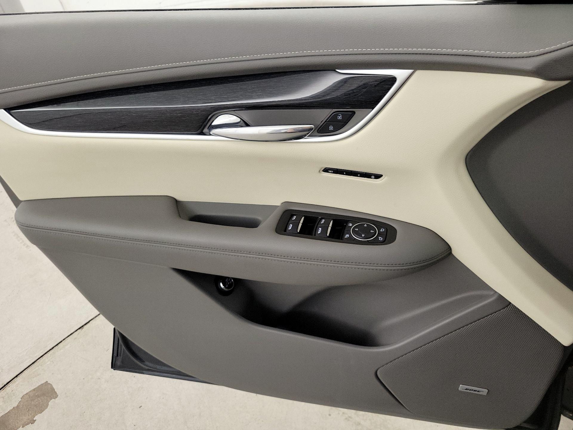 Thumbnail: 2021 Cadillac XT6 - 12