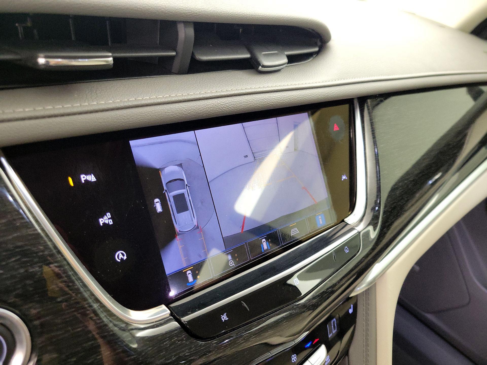 Thumbnail: 2021 Cadillac XT6 - 14