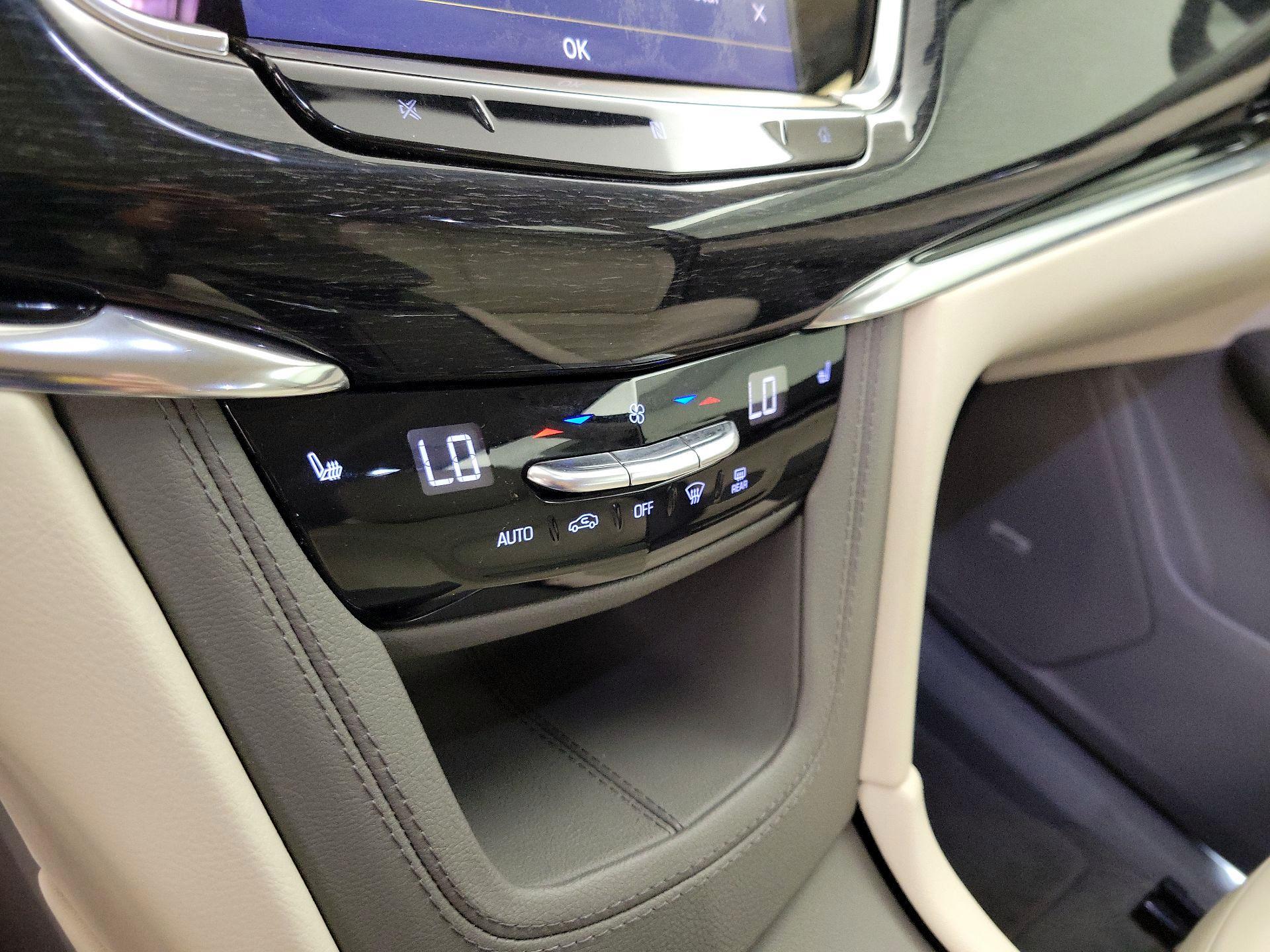 Thumbnail: 2021 Cadillac XT6 - 16