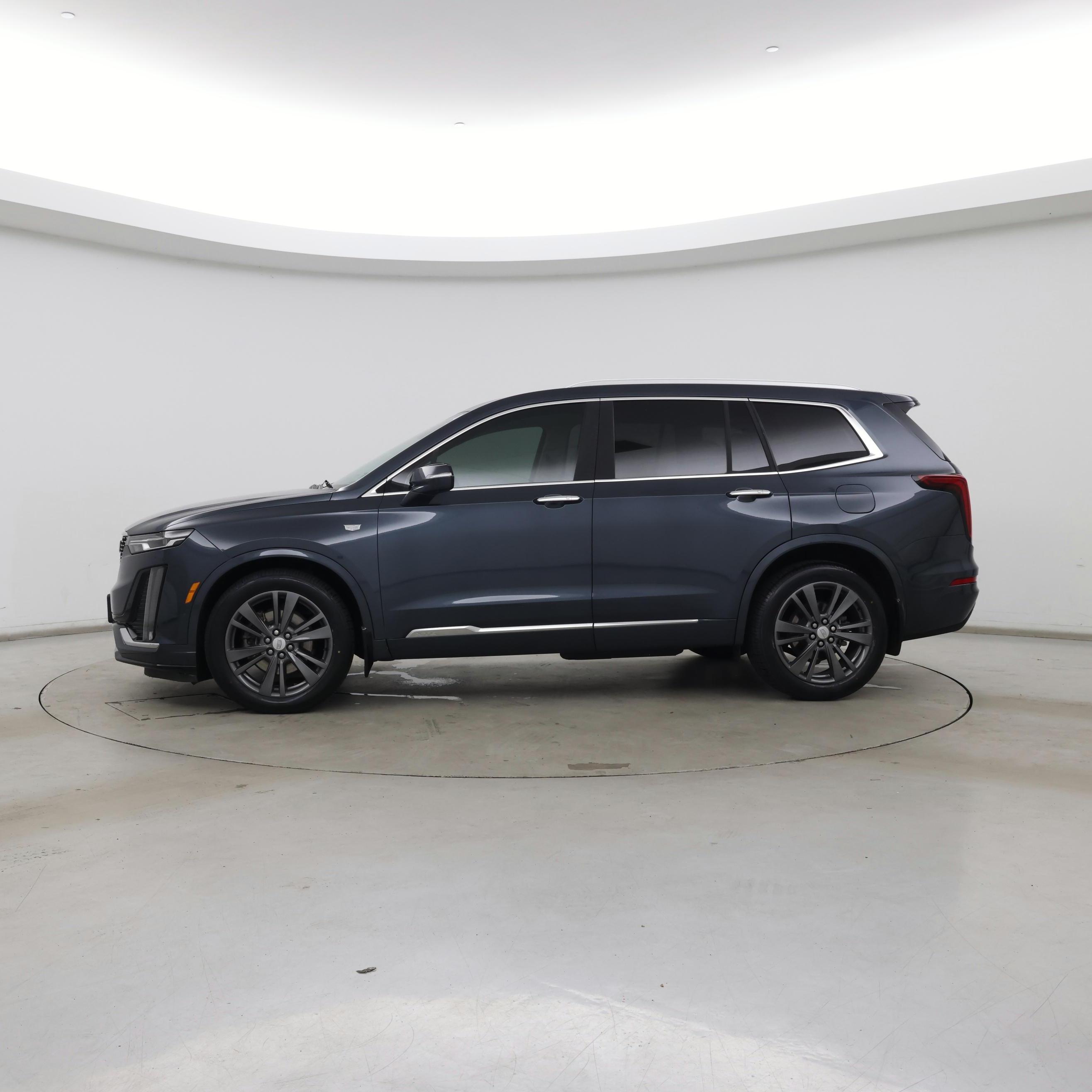 Thumbnail: 2021 Cadillac XT6 - 3