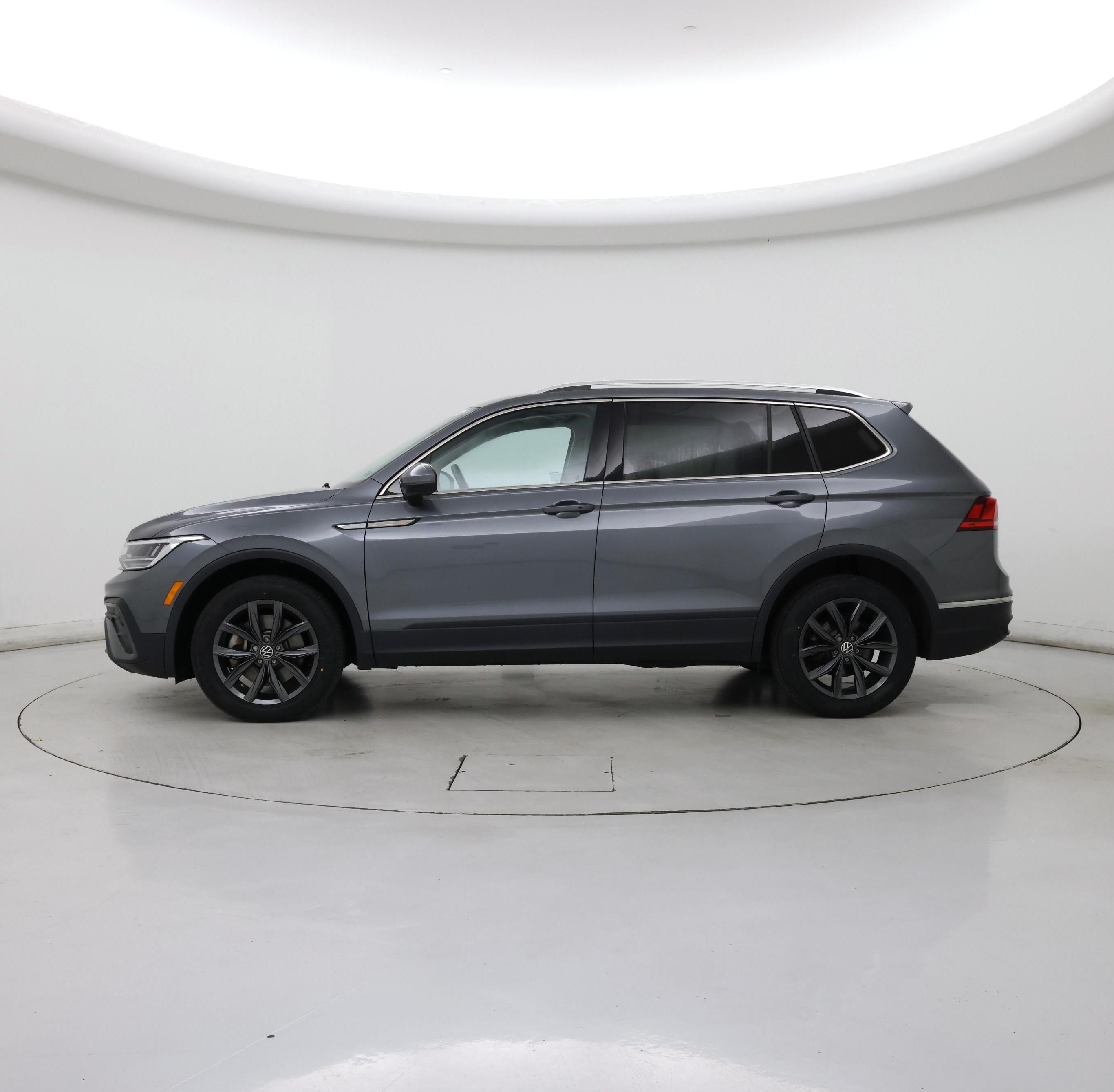 Thumbnail: 2022 Volkswagen Tiguan - 3