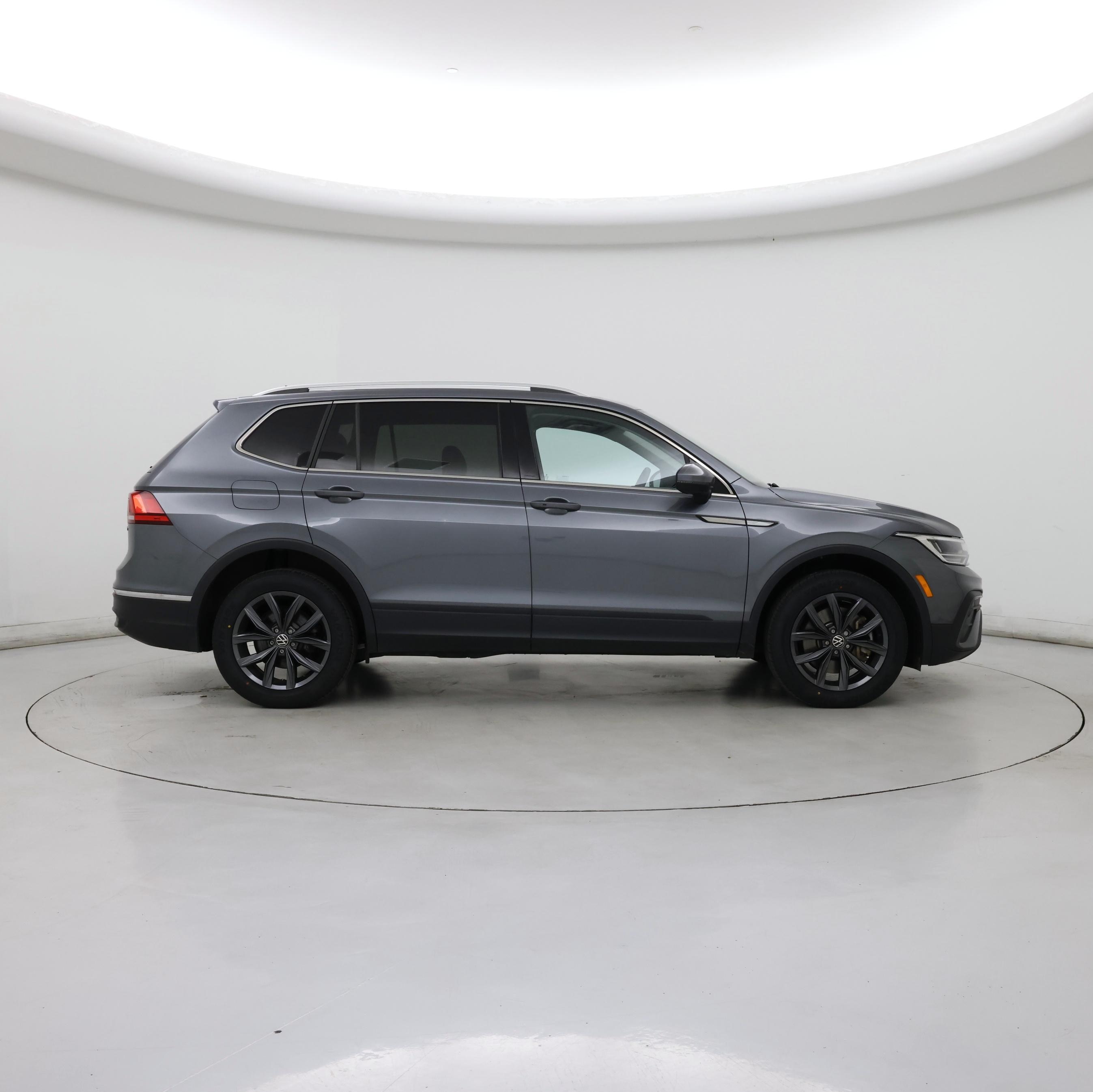 Thumbnail: 2022 Volkswagen Tiguan - 7