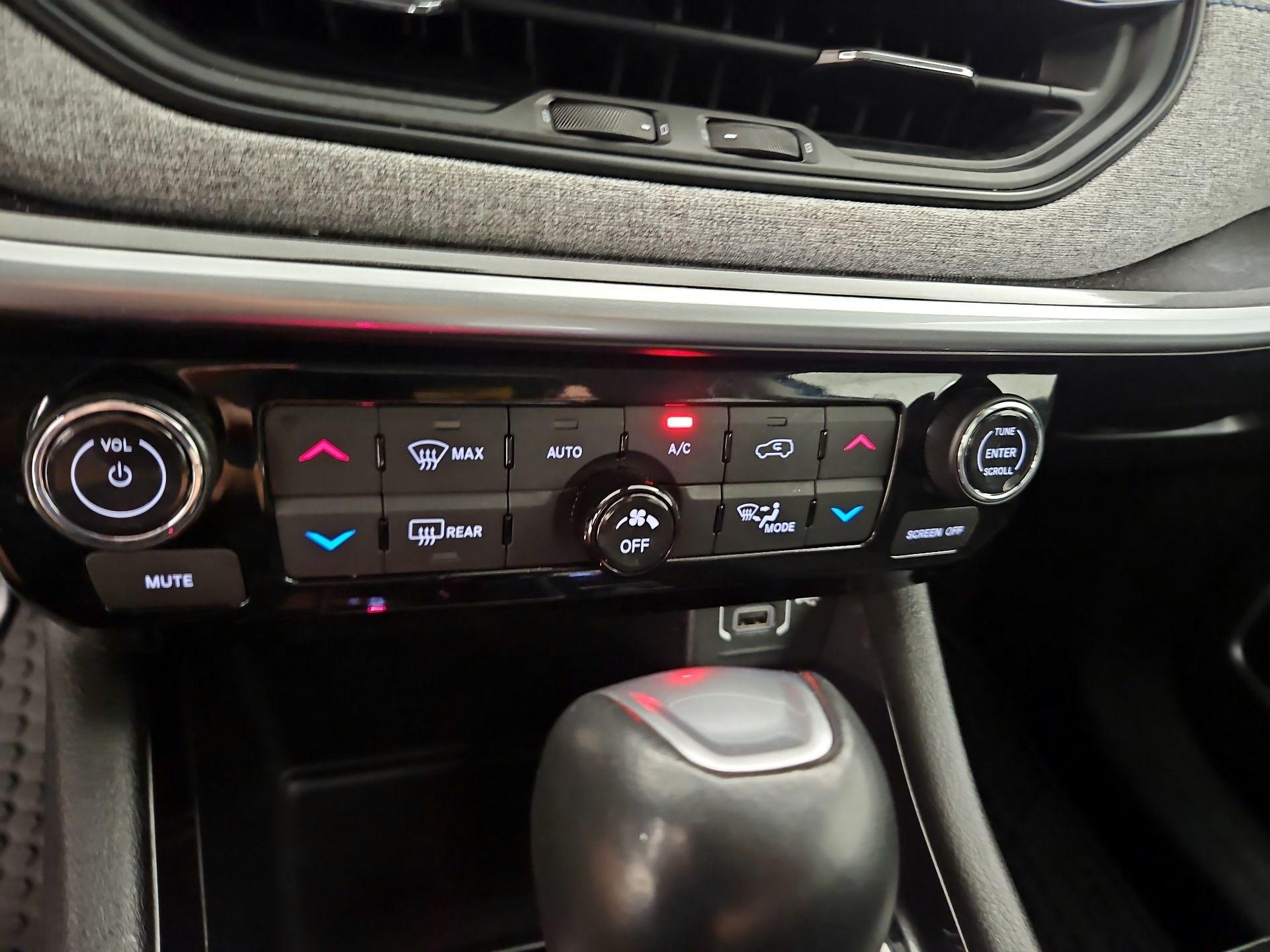 Thumbnail: 2022 Jeep Compass - 16