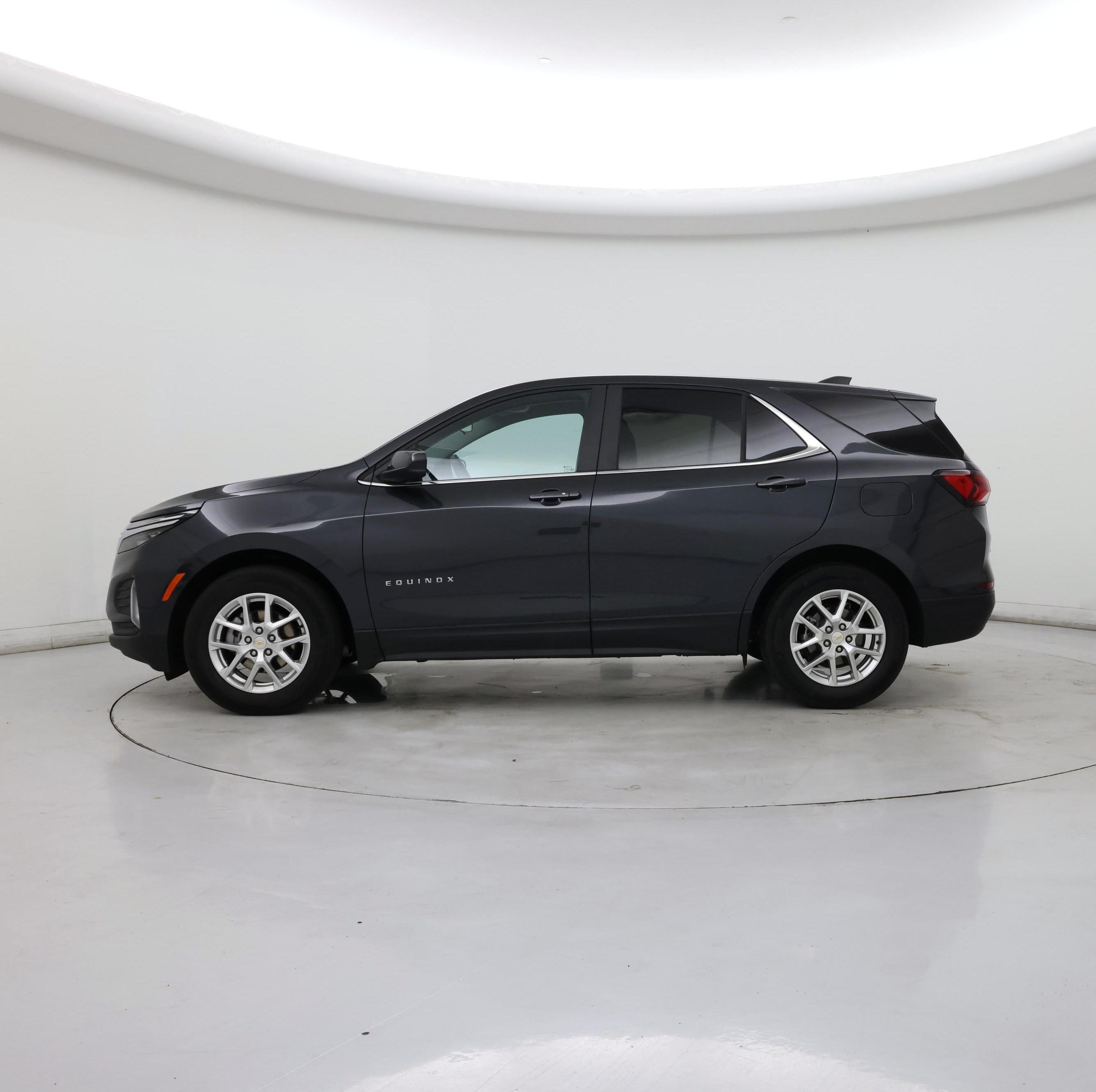 Thumbnail: 2022 Chevrolet Equinox - 3