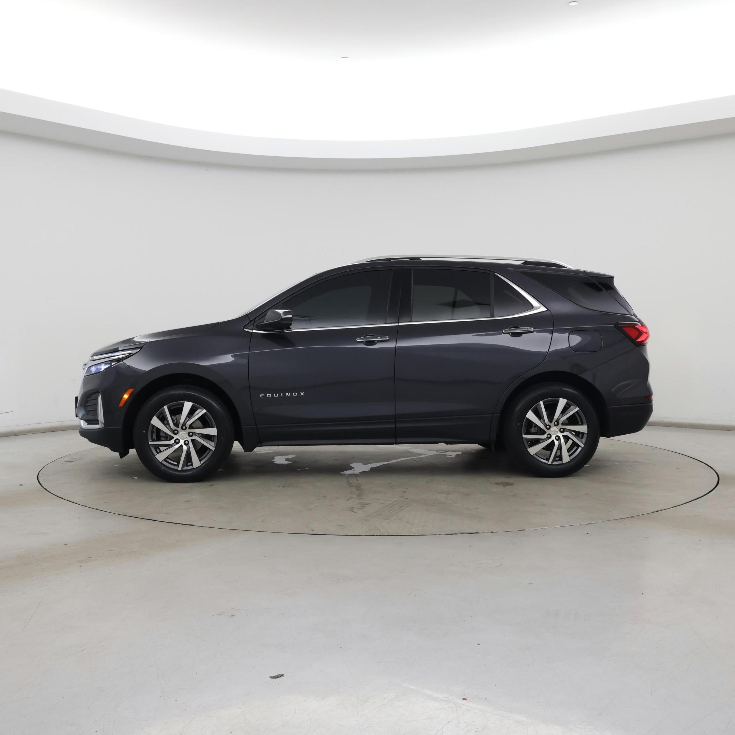 Thumbnail: 2022 Chevrolet Equinox - 3
