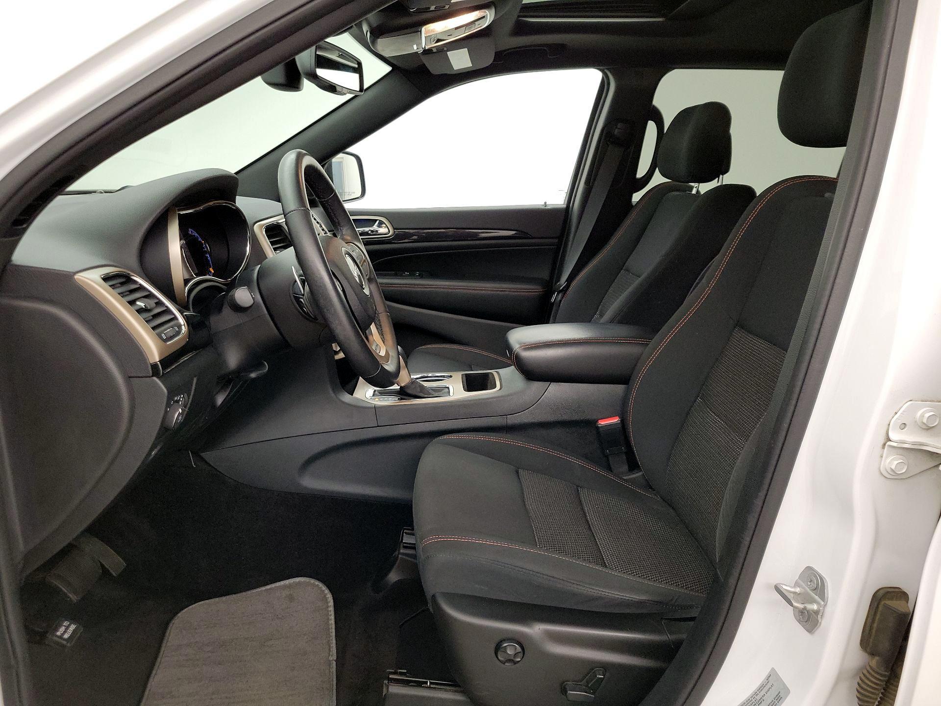 Thumbnail: 2016 Jeep Grand Cherokee - 11