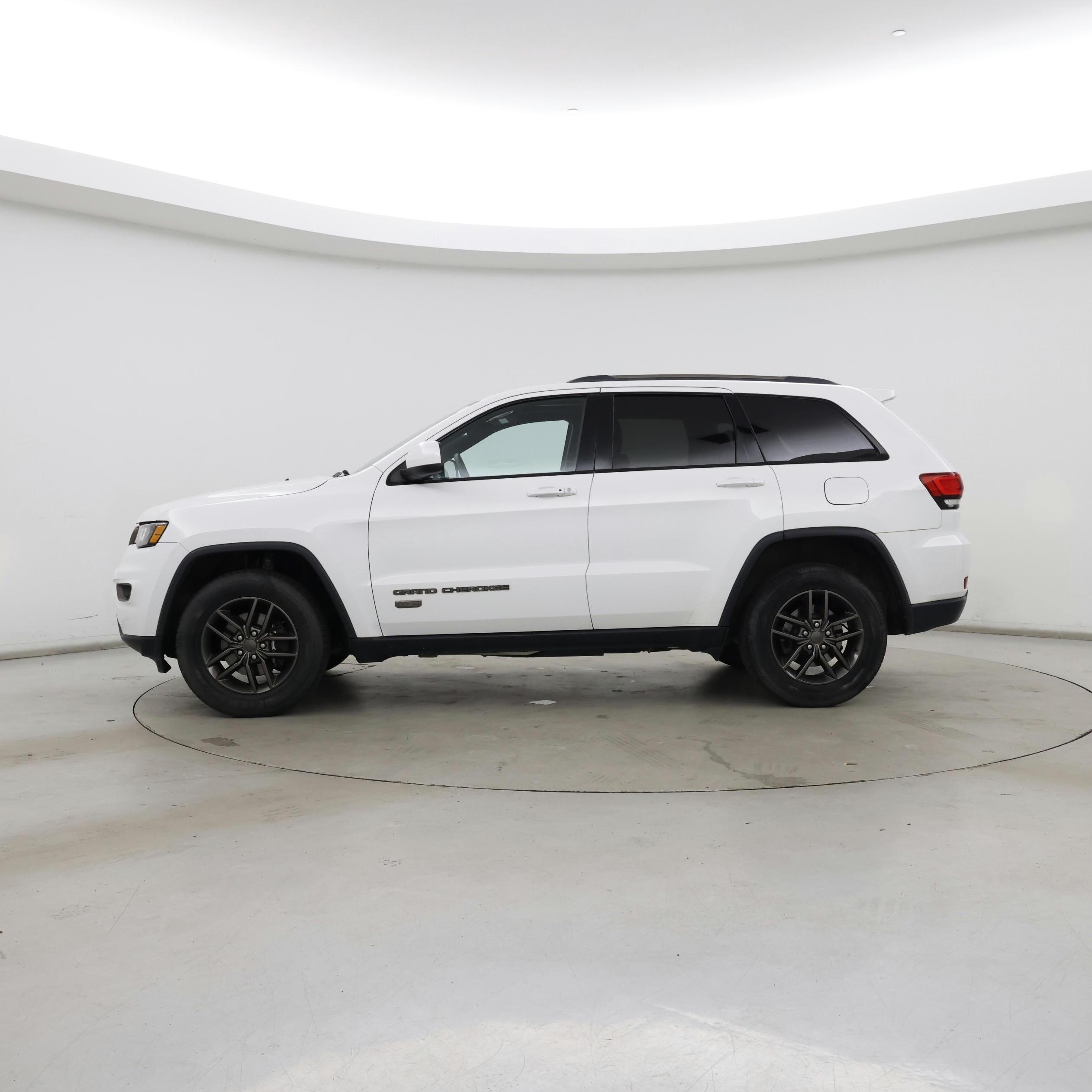 Thumbnail: 2016 Jeep Grand Cherokee - 3
