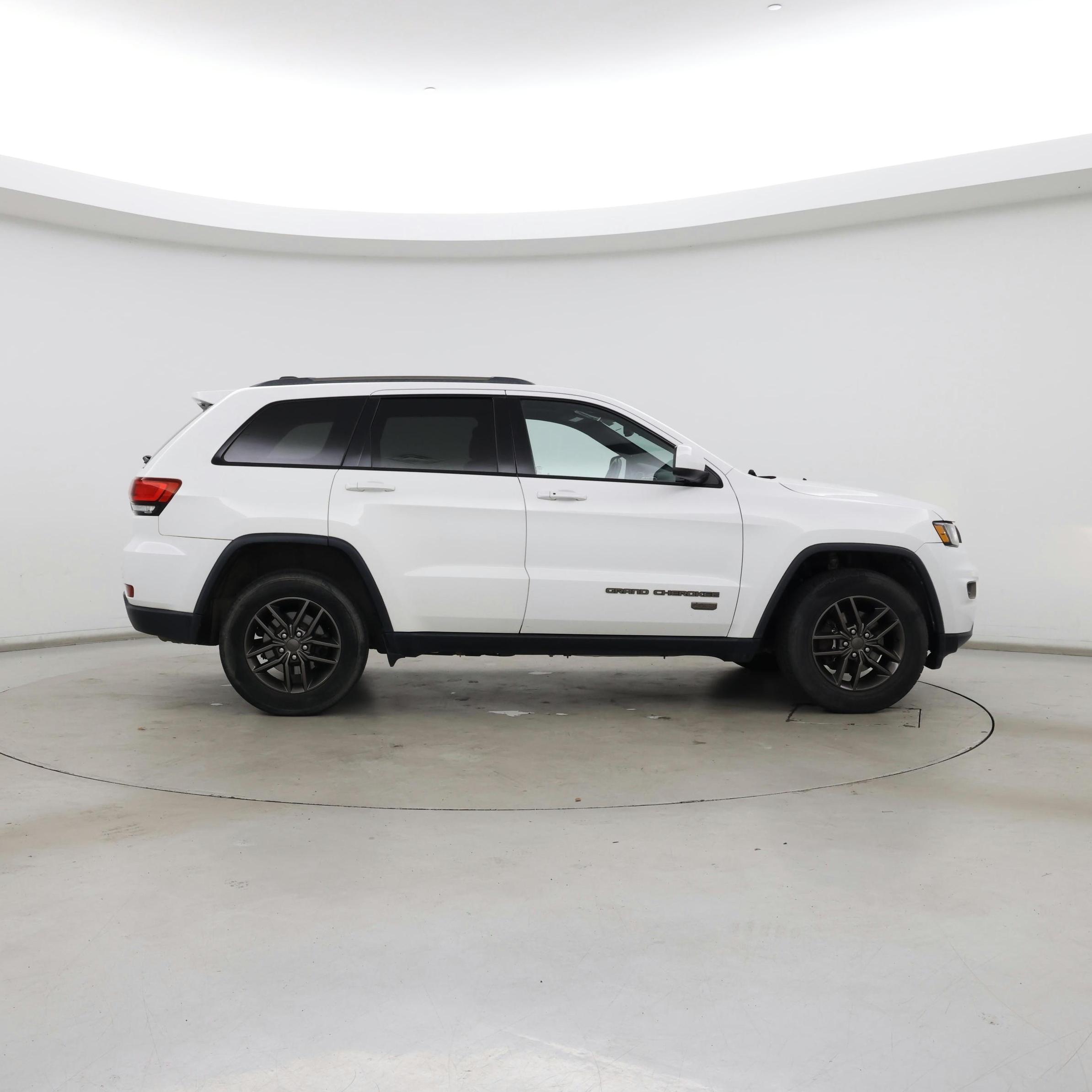 Thumbnail: 2016 Jeep Grand Cherokee - 7