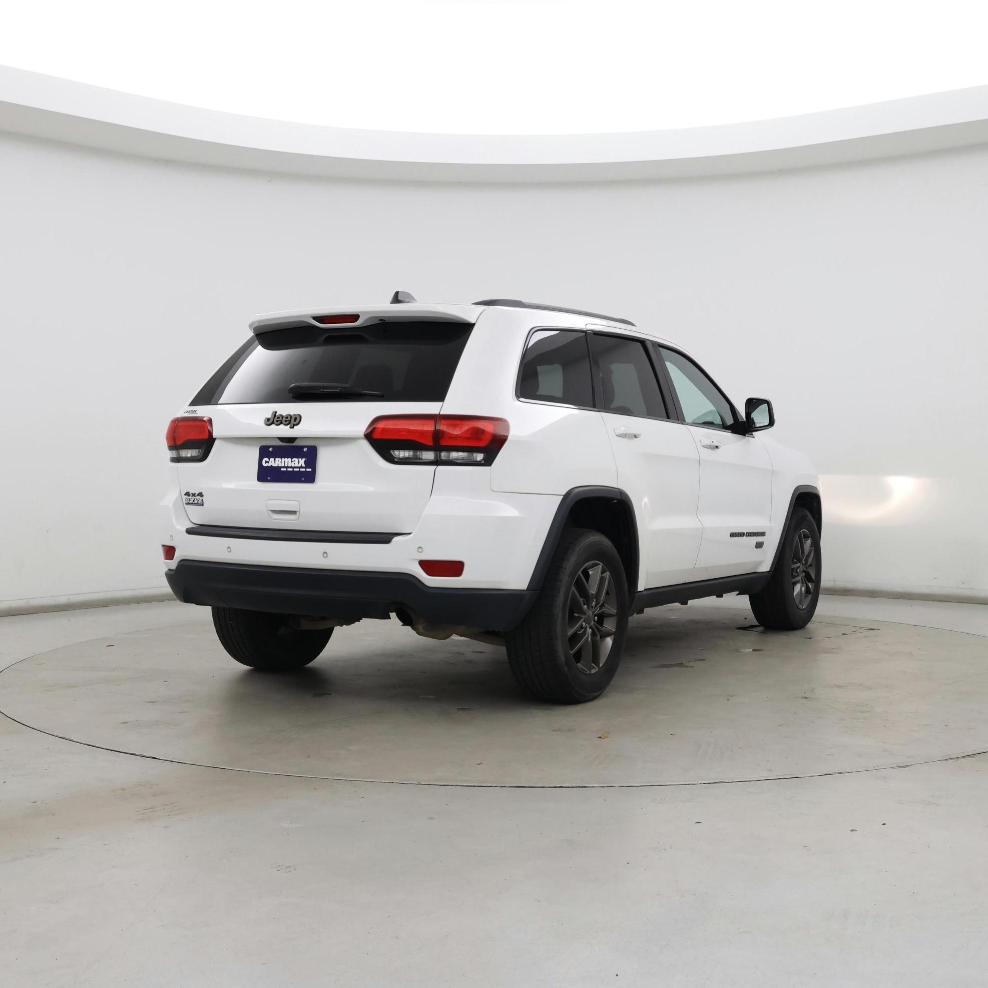 Thumbnail: 2016 Jeep Grand Cherokee - 8