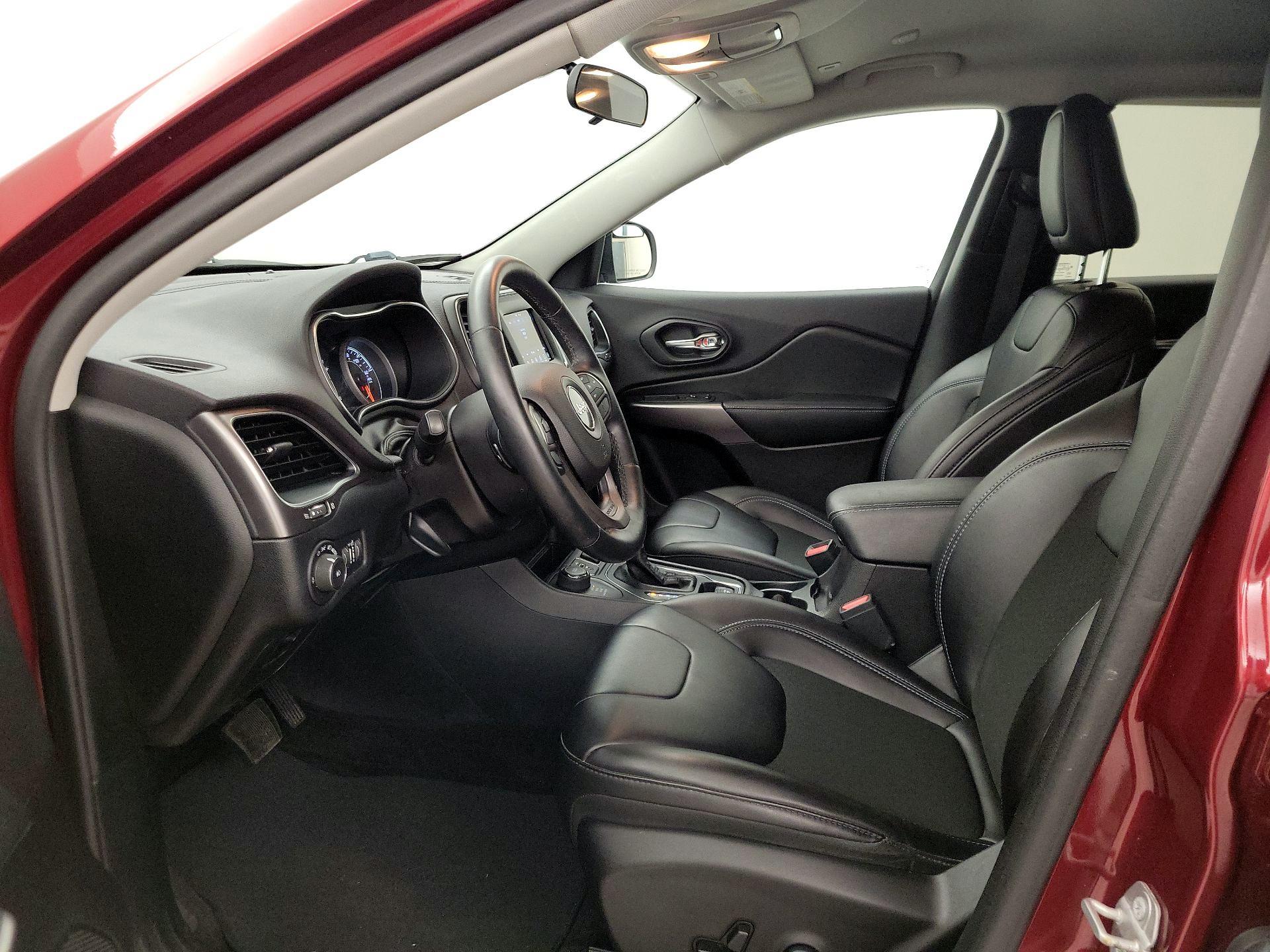 Thumbnail: 2019 Jeep Cherokee - 11