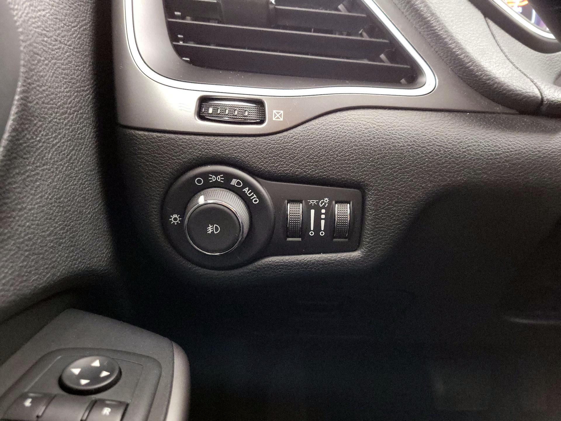 Thumbnail: 2019 Jeep Cherokee - 13