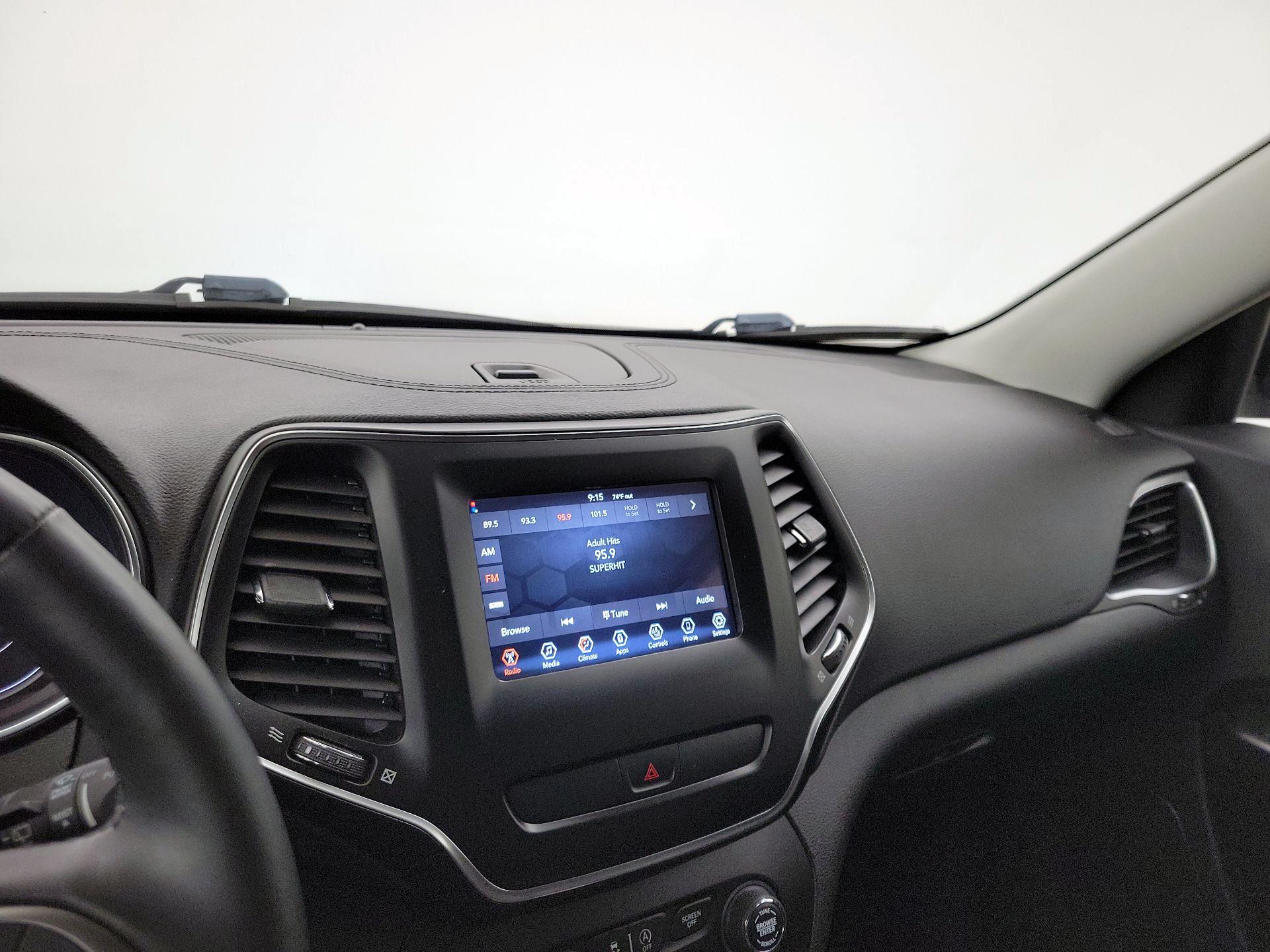 Thumbnail: 2019 Jeep Cherokee - 15