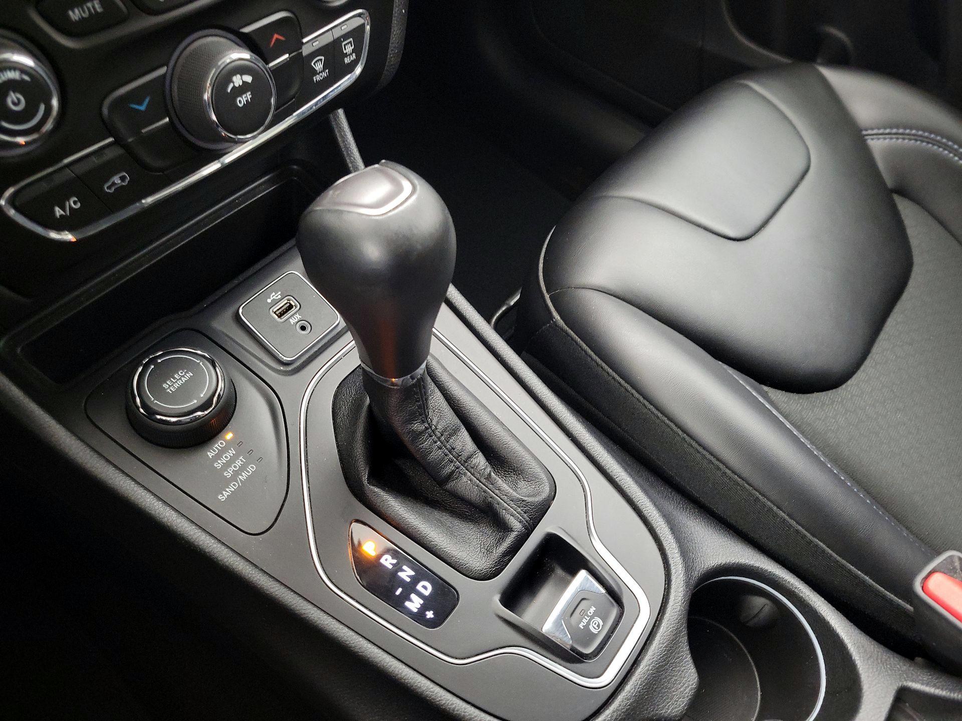 Thumbnail: 2019 Jeep Cherokee - 17