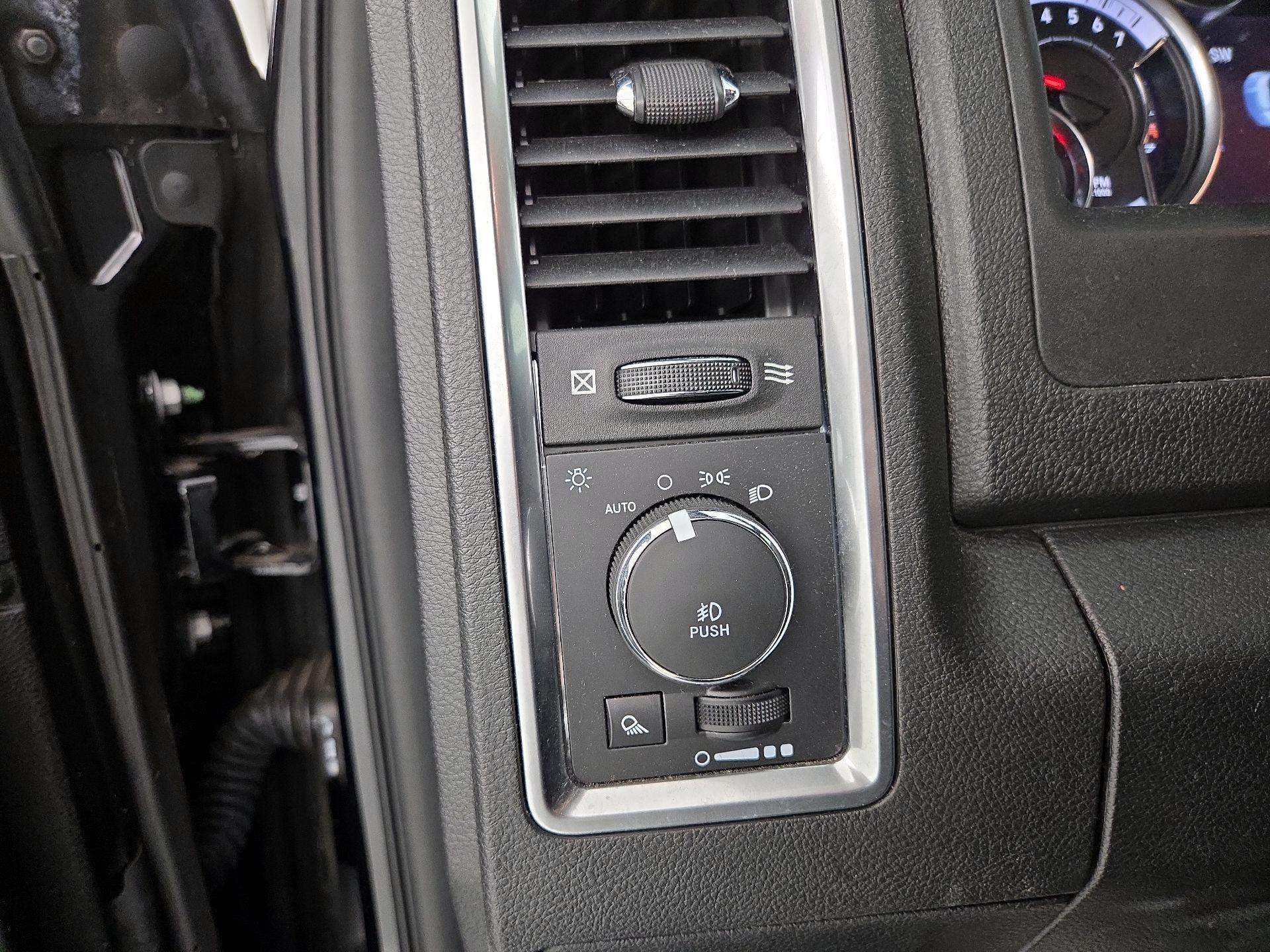 Thumbnail: 2021 RAM 1500 Classic - 13