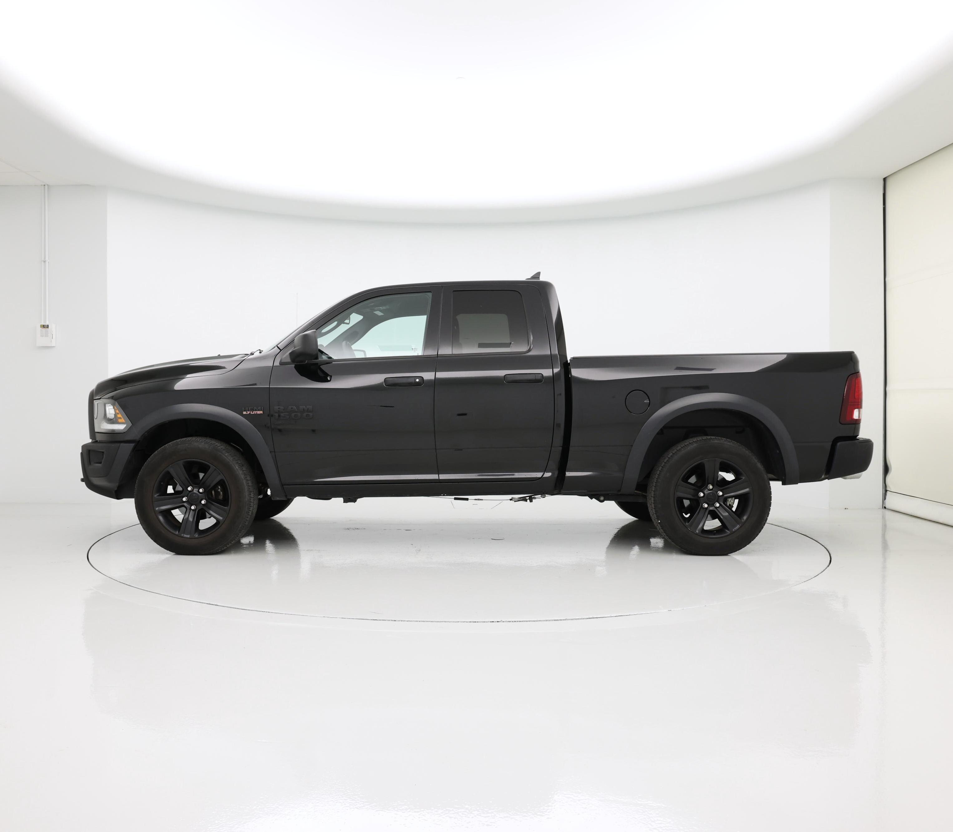 Thumbnail: 2021 RAM 1500 Classic - 3
