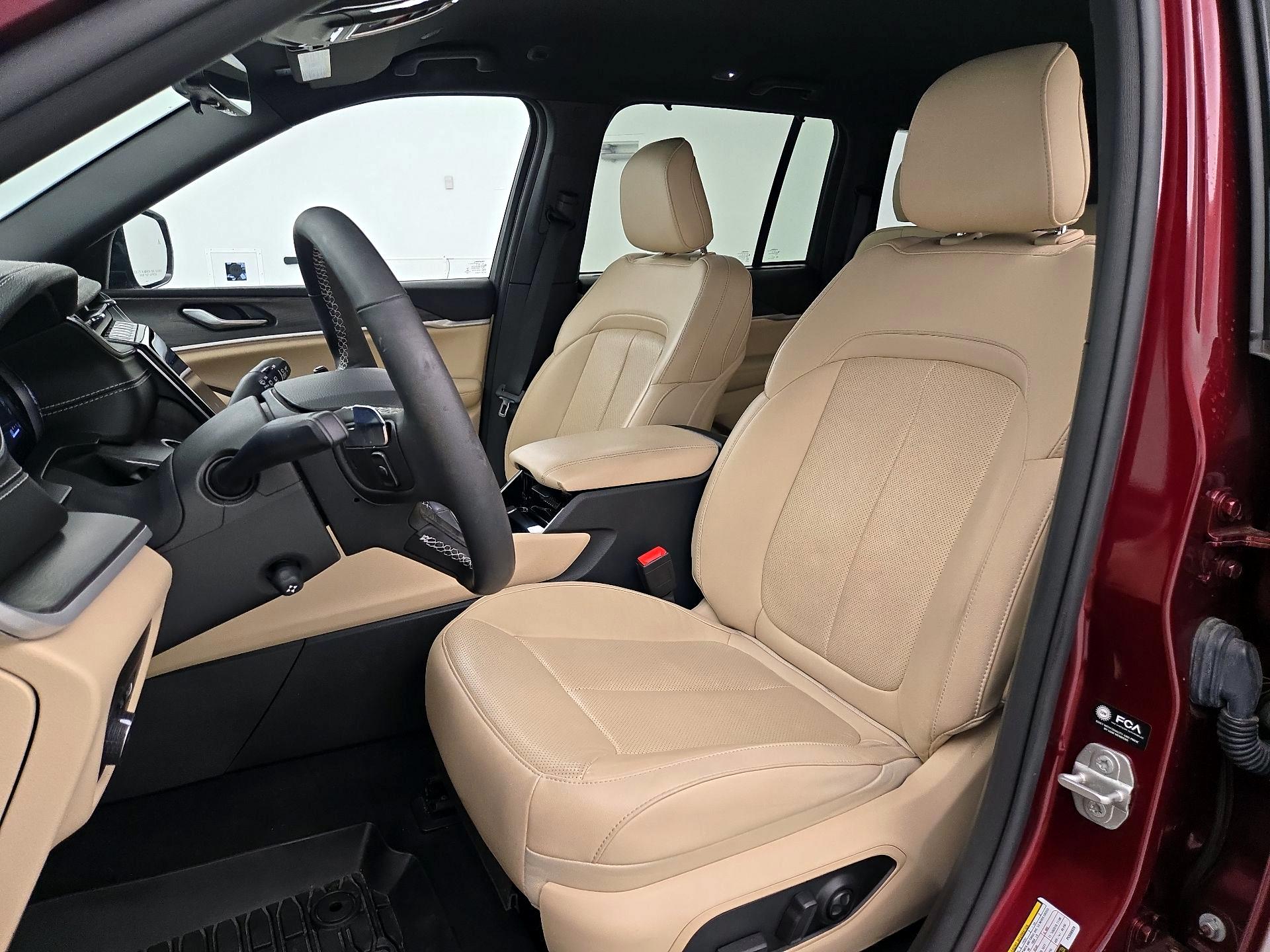 Thumbnail: 2023 Jeep Grand Cherokee - 11