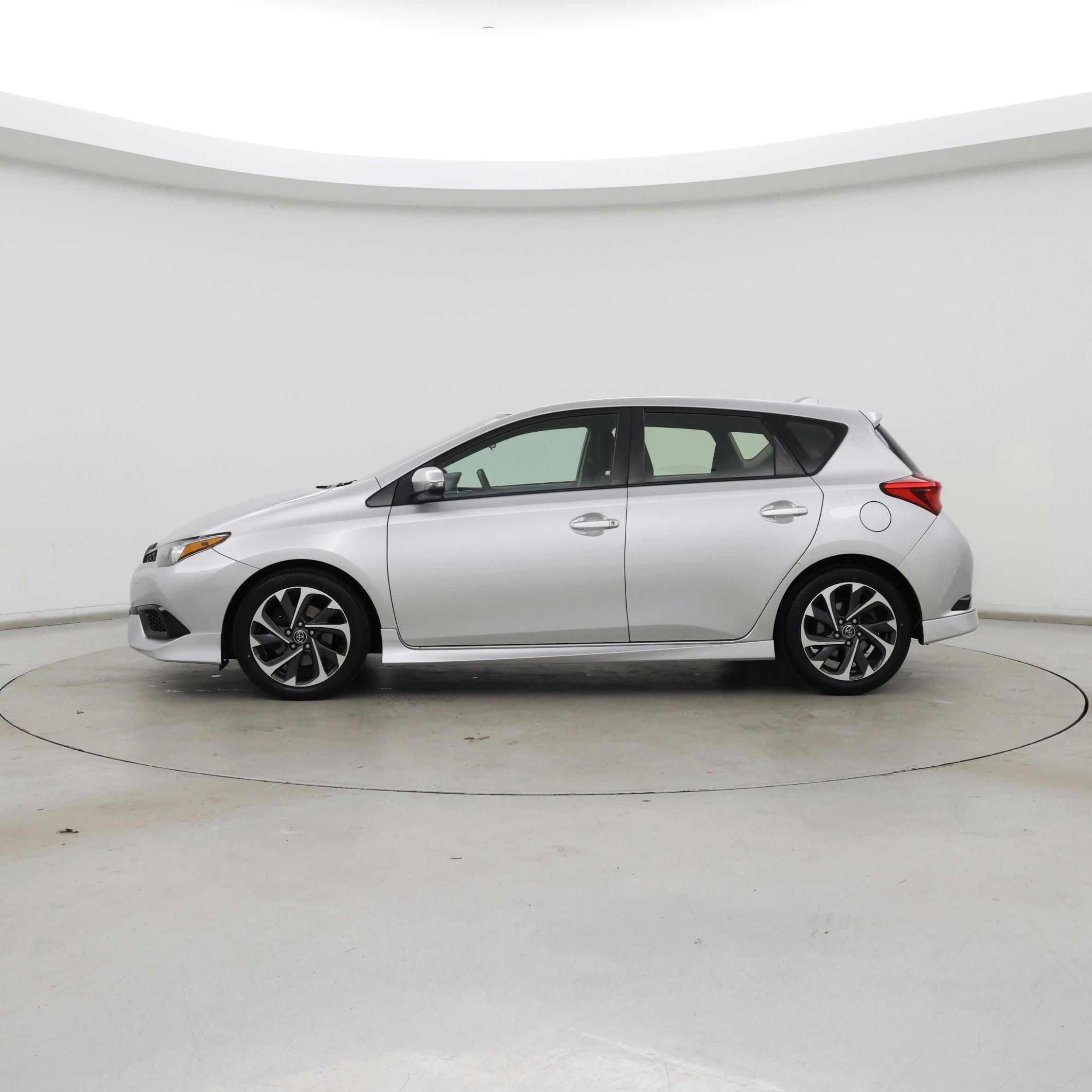 Thumbnail: 2018 Toyota Corolla iM - 3
