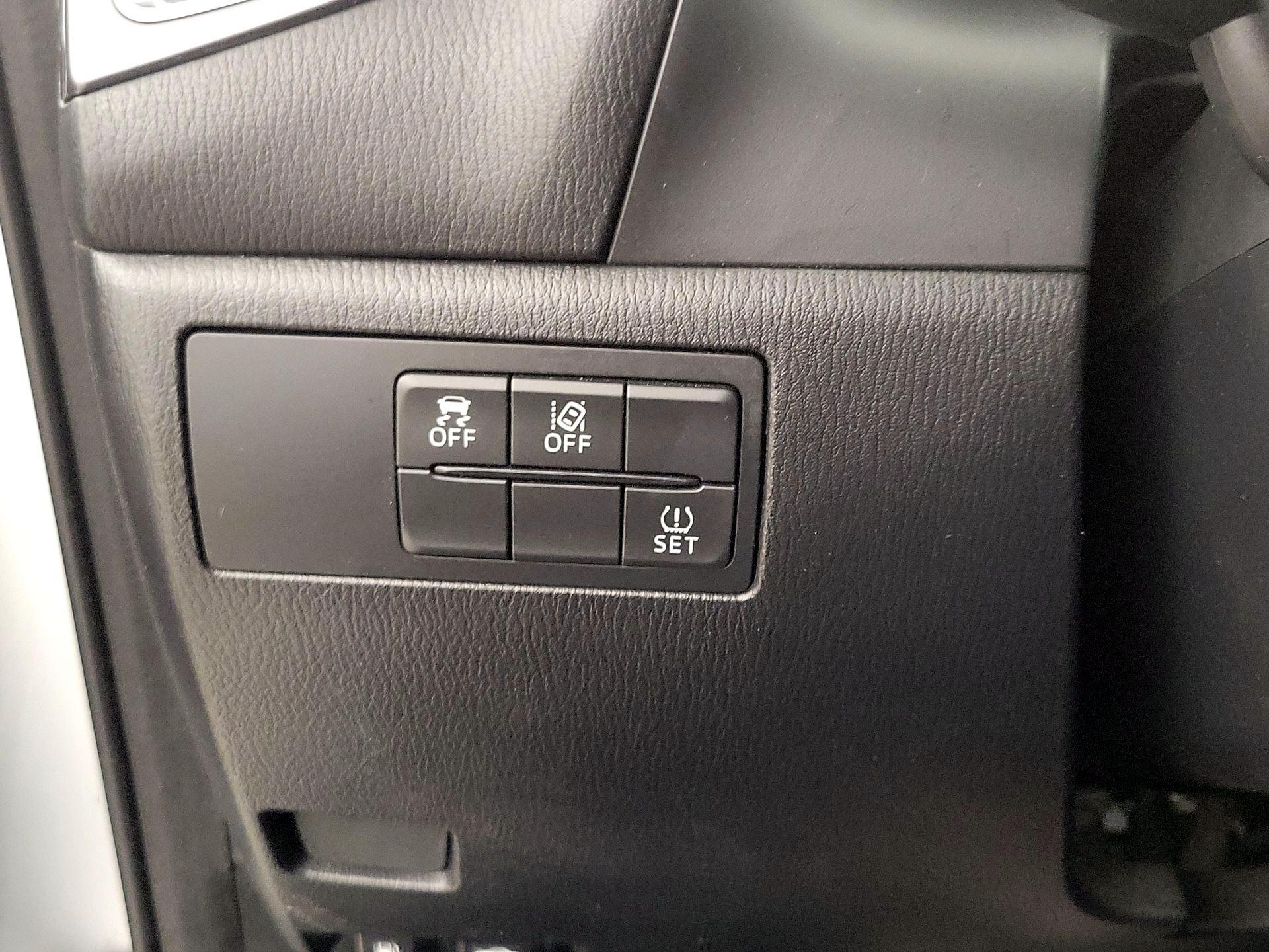 Thumbnail: 2018 Mazda Mazda3 - 13