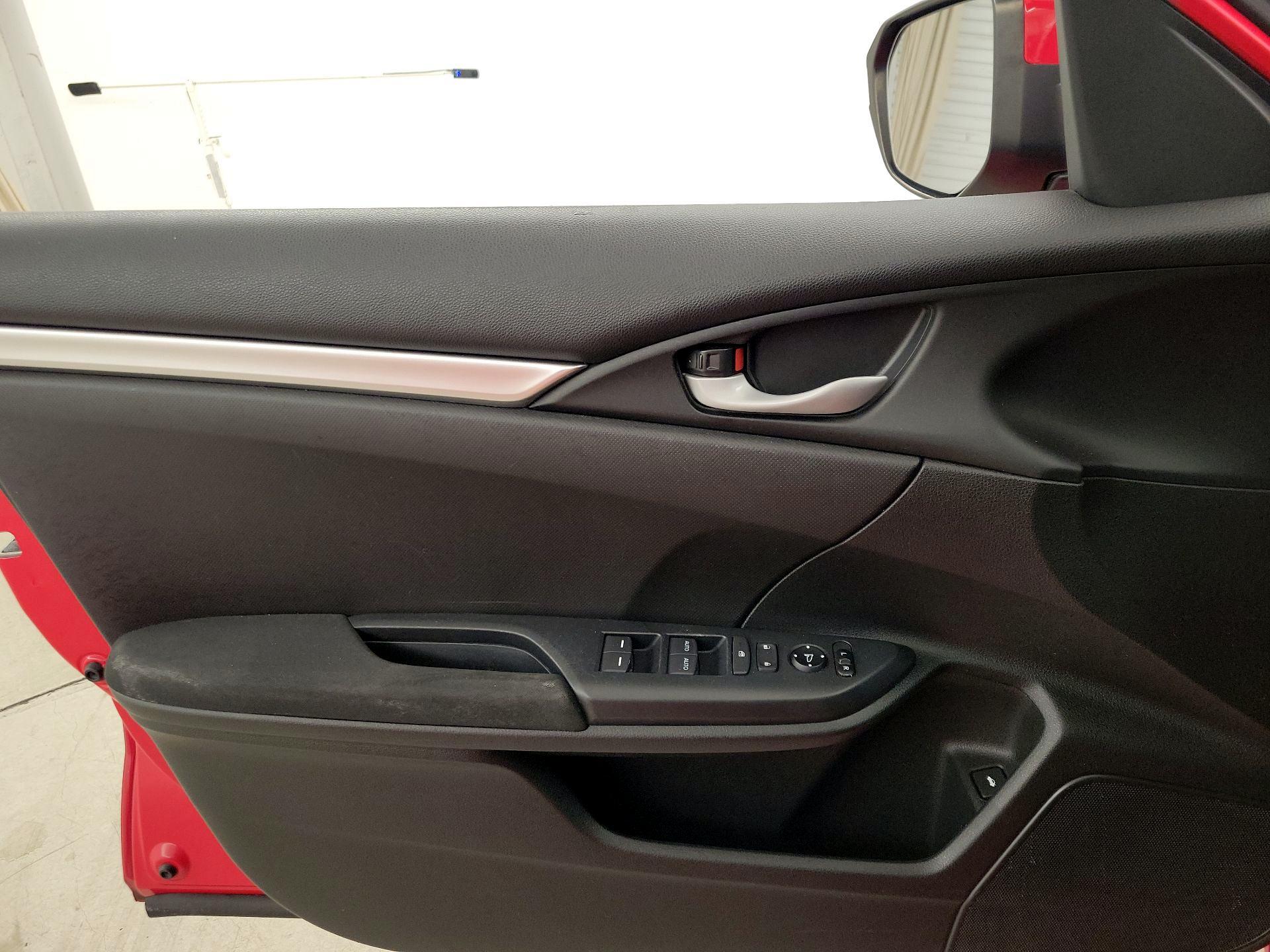 Thumbnail: 2016 Honda Civic - 12