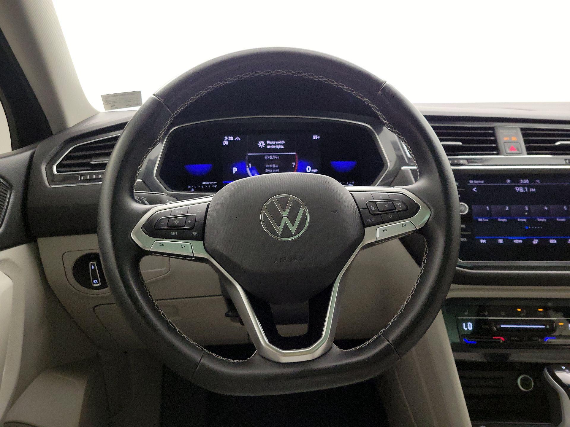Thumbnail: 2023 Volkswagen Tiguan - 10