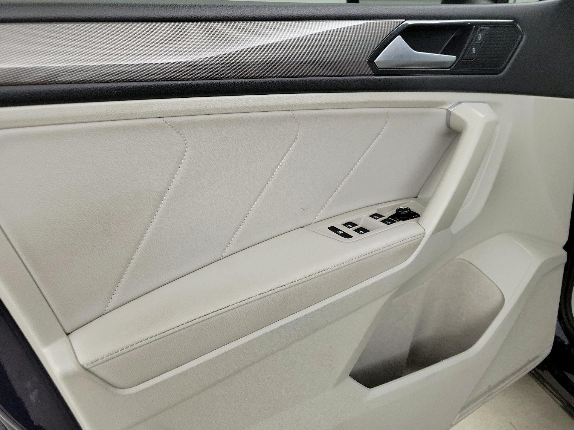 Thumbnail: 2023 Volkswagen Tiguan - 12